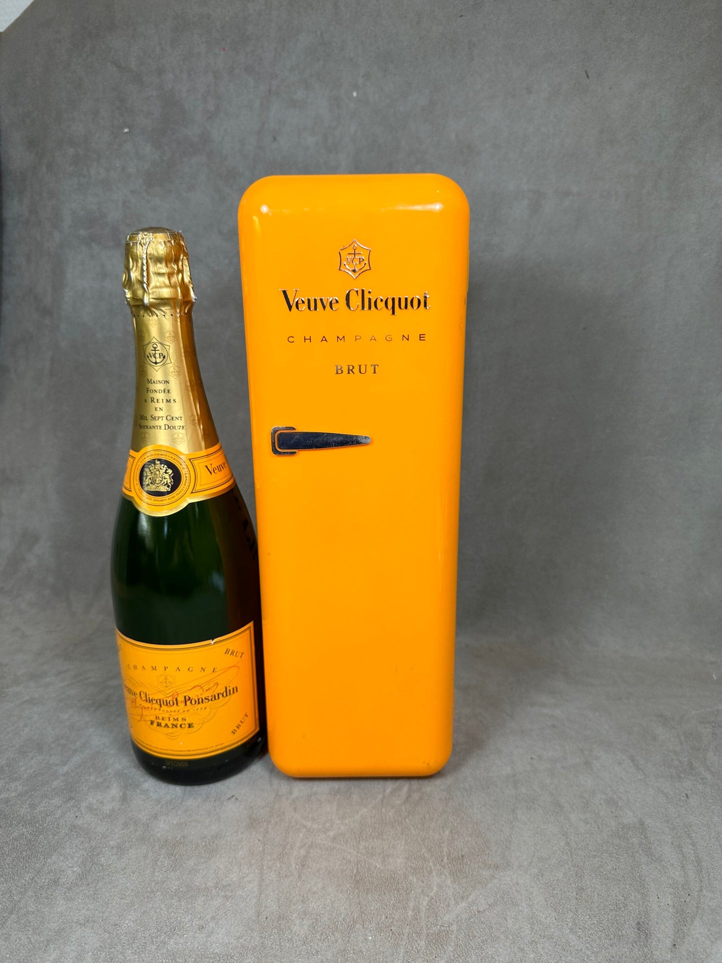 Veuve Clicquot réfrigérateur orange  pour bouteille de champagne coffret Veuve Clicquot, Champagne français, Cadeau Champagne Made in France