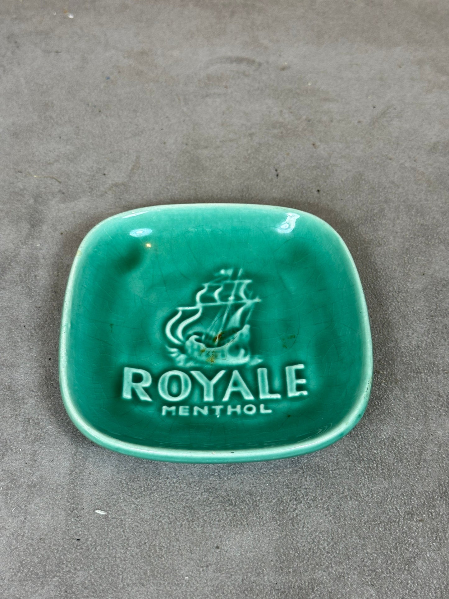 Vintage Royale Menthol Aschenbecher aus grünem Steingut, Vintage Longchamp Steingut, 1960er Jahre