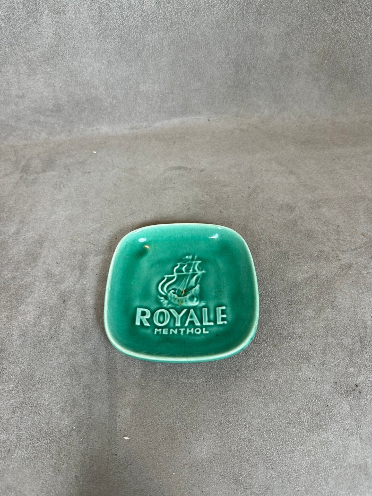 Vintage Royale Menthol Aschenbecher aus grünem Steingut, Vintage Longchamp Steingut, 1960er Jahre