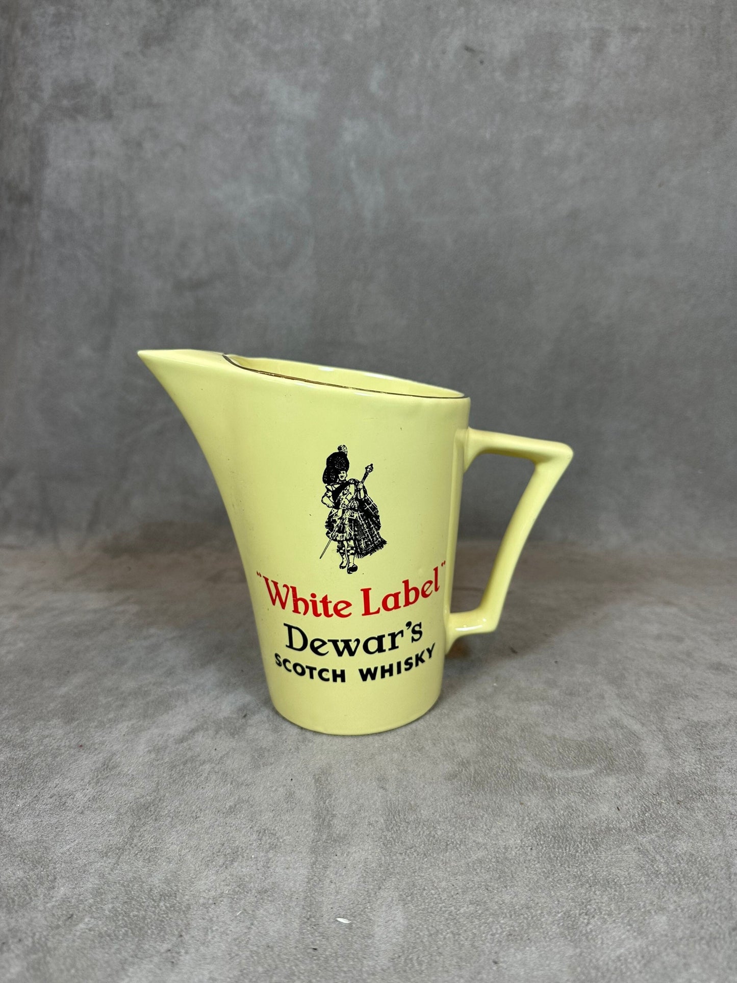 White Label Dewar's Scotch Whisky Vintage Wade Made in England Ceramic Advertising Jug