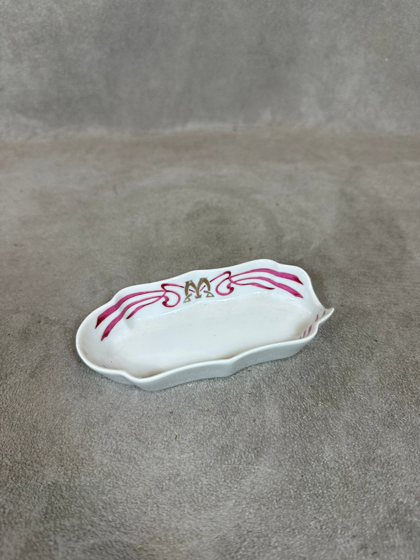 Vintage white earthenware ashtray Maxim's de Paris Made in France 1970s