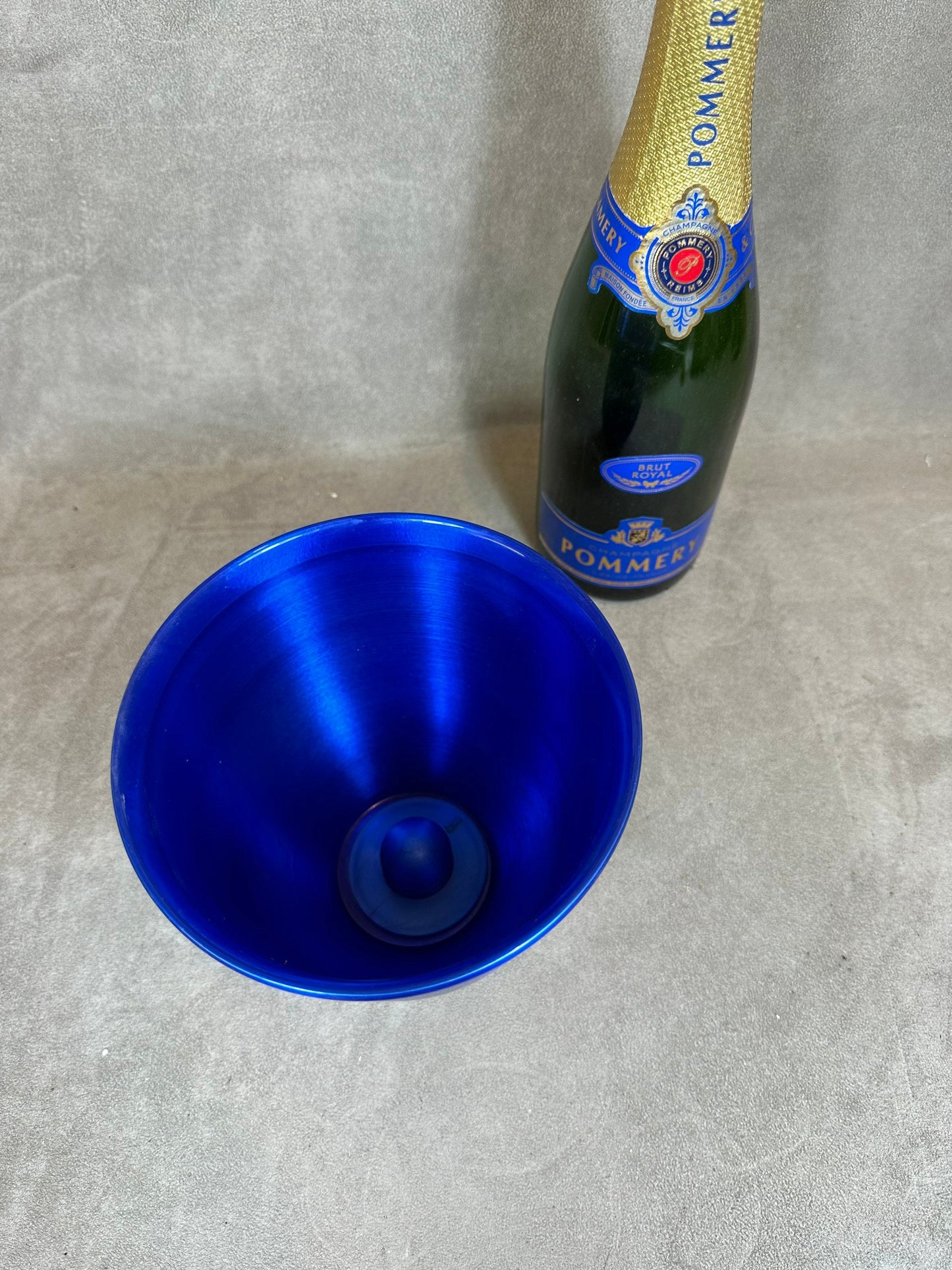 Seau à champagne Pommery bleu en aluminium vintage Made in France