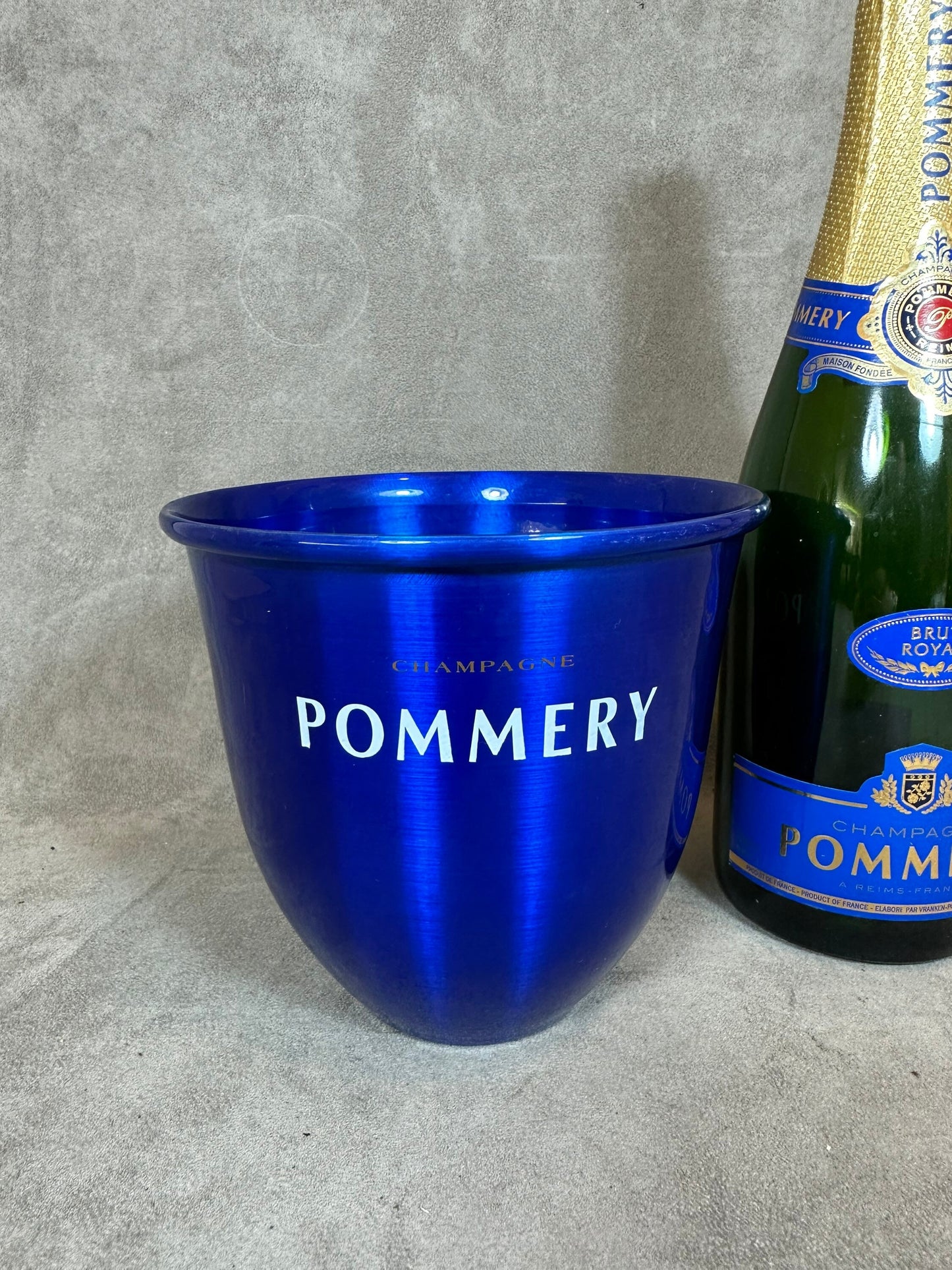 Seau à champagne Pommery bleu en aluminium vintage Made in France