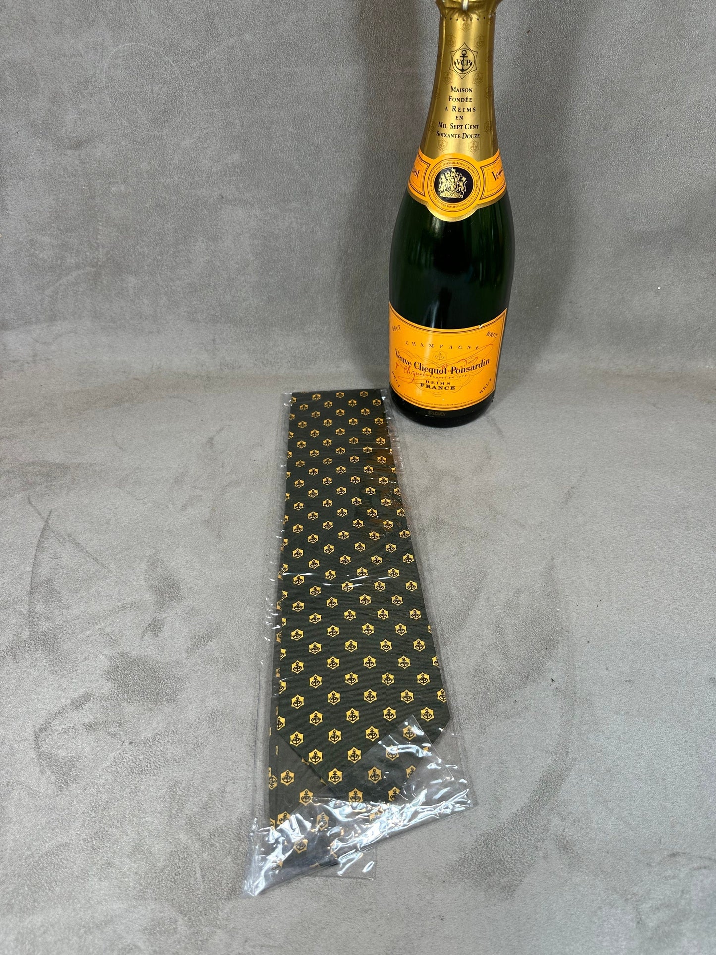 RARE Veuve Clicquot Ponsardin La Grande Dame champagne silk tie vintage new and boxed Made in France