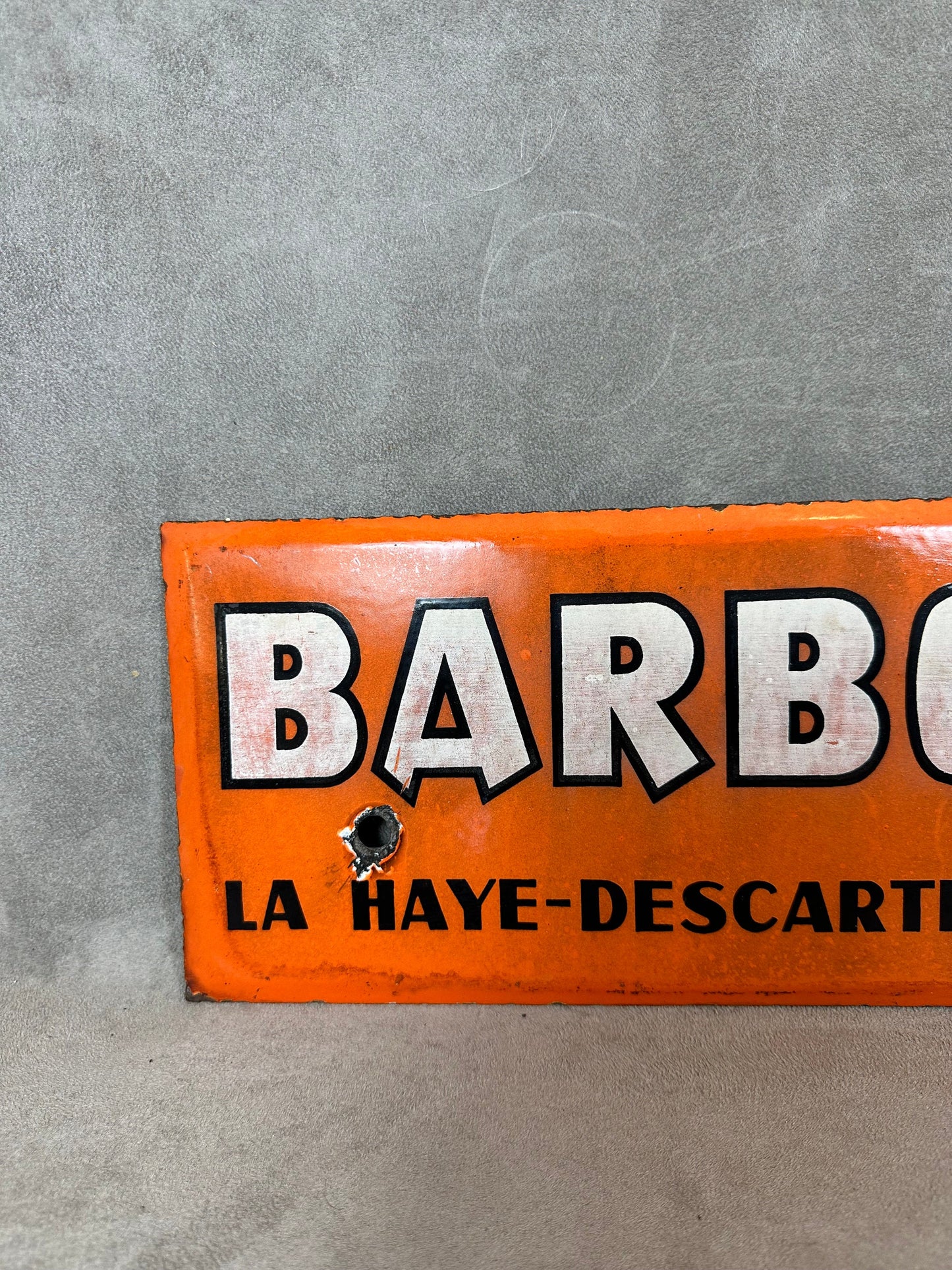 SELTENES Vintage-Schild aus orange emailliertem Blech von Barbot &amp; Fils. Hergestellt in Frankreich 1950