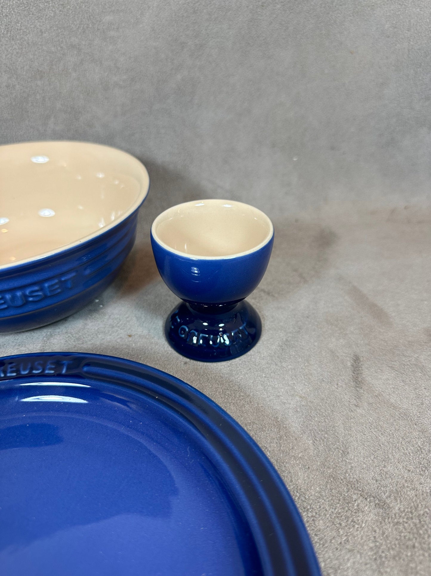 RARE Set complet Le Creuset junior bleu avec bol, tasse, assiette et coquetier vintage Made in France Années 2000