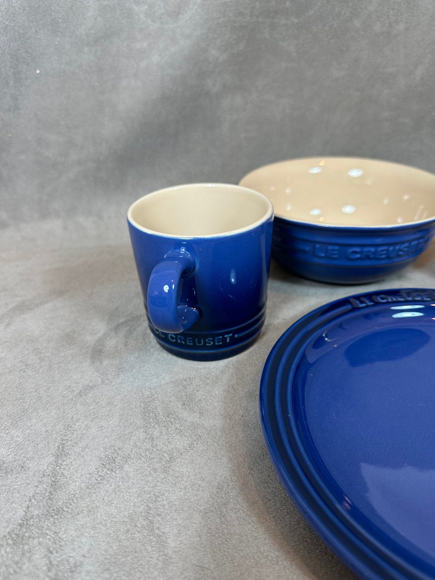 RARE Set complet Le Creuset junior bleu avec bol, tasse, assiette et coquetier vintage Made in France Années 2000