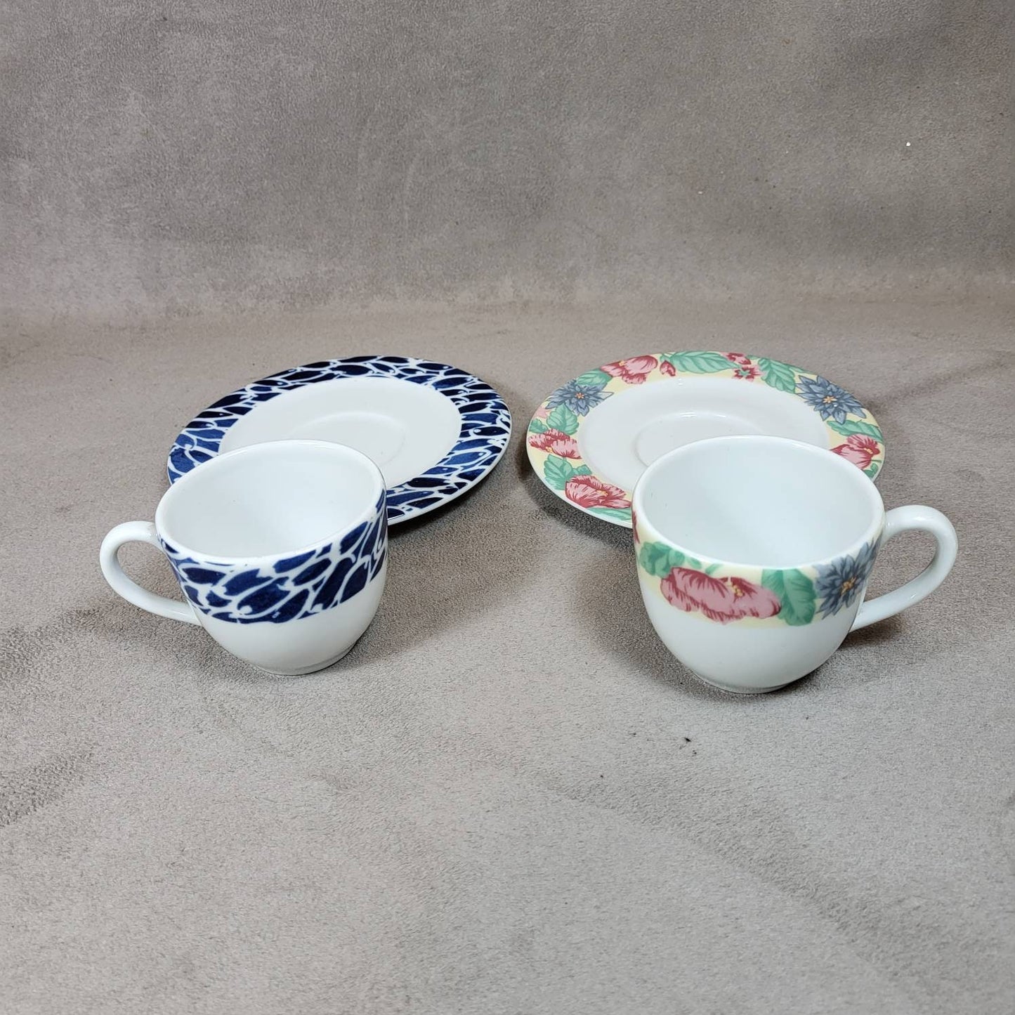 APILCO duo de tasses à expresso en porcelaine Apilco  Made in France  Années 1970
