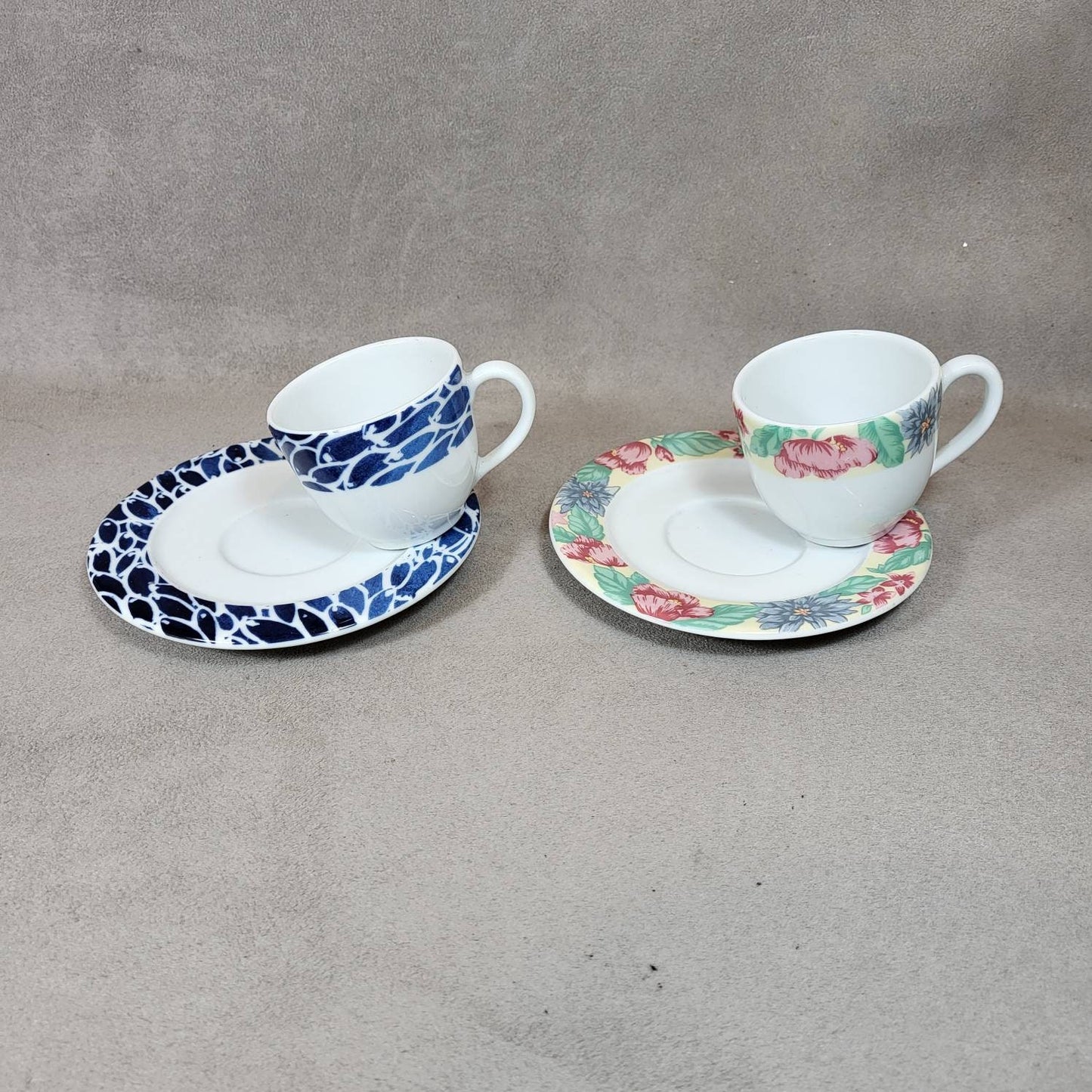 APILCO duo de tasses à expresso en porcelaine Apilco  Made in France  Années 1970