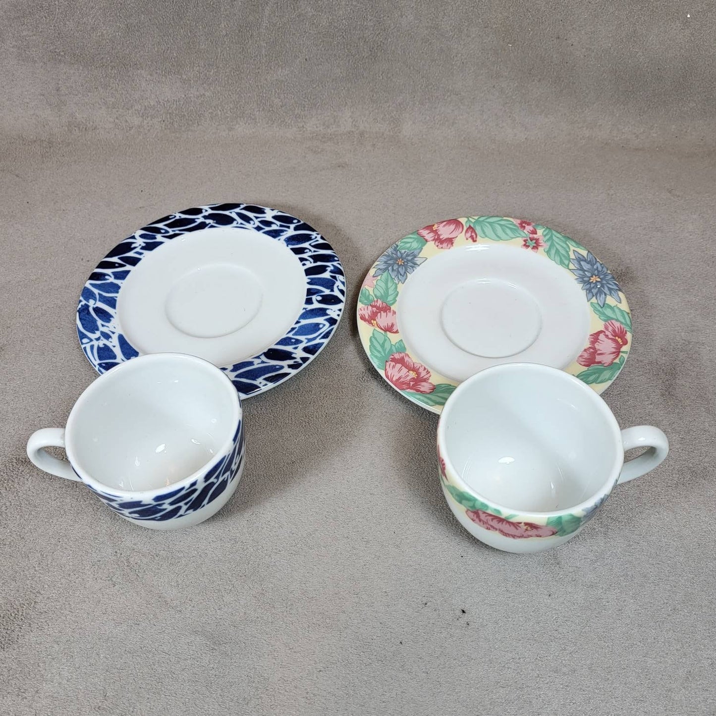 APILCO duo de tasses à expresso en porcelaine Apilco  Made in France  Années 1970
