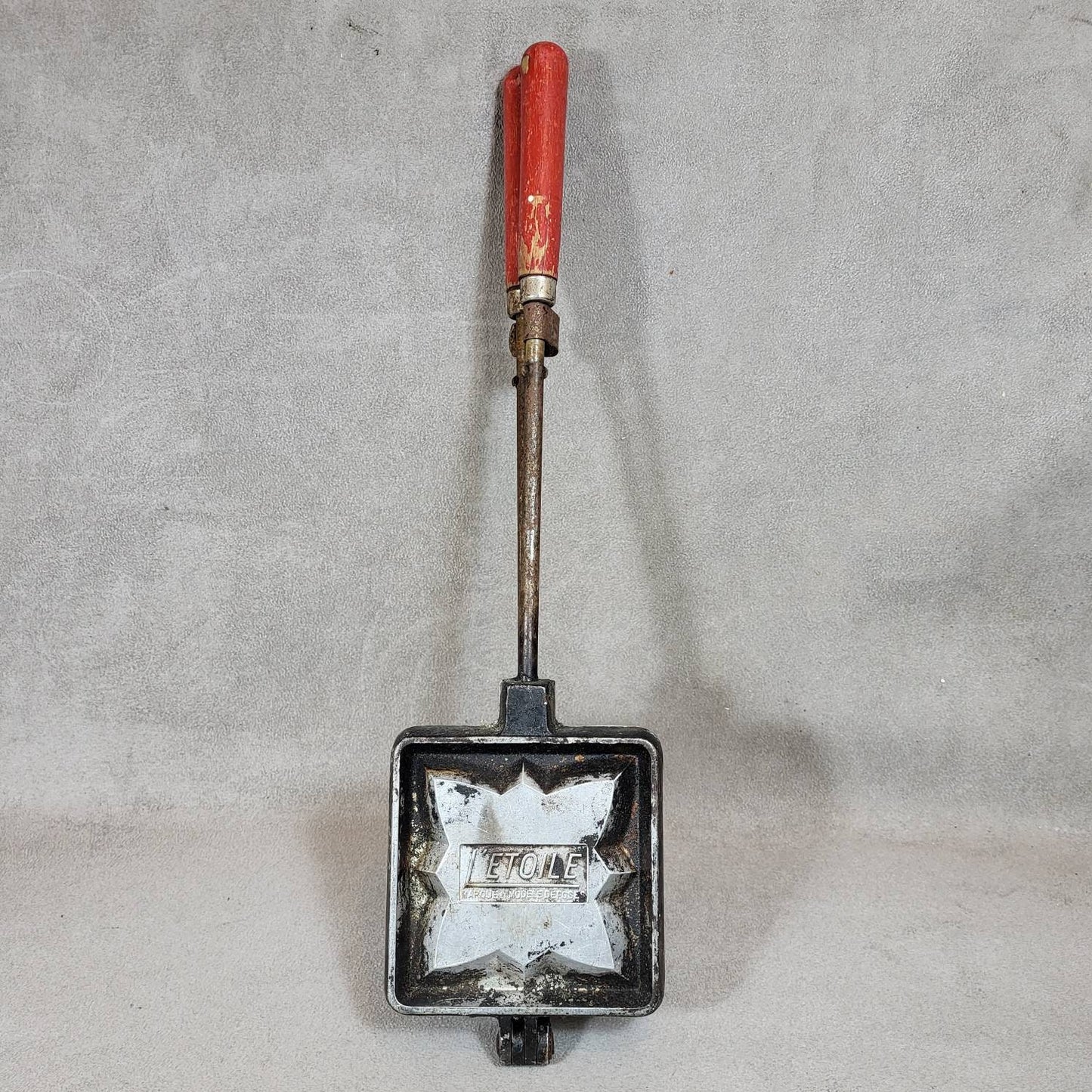 Appareil à croque-monsieur L'ETOILE 1 plaques en fonte d'aluminium avec poignées en bois toasteur ancien Vintage Made in France 1970