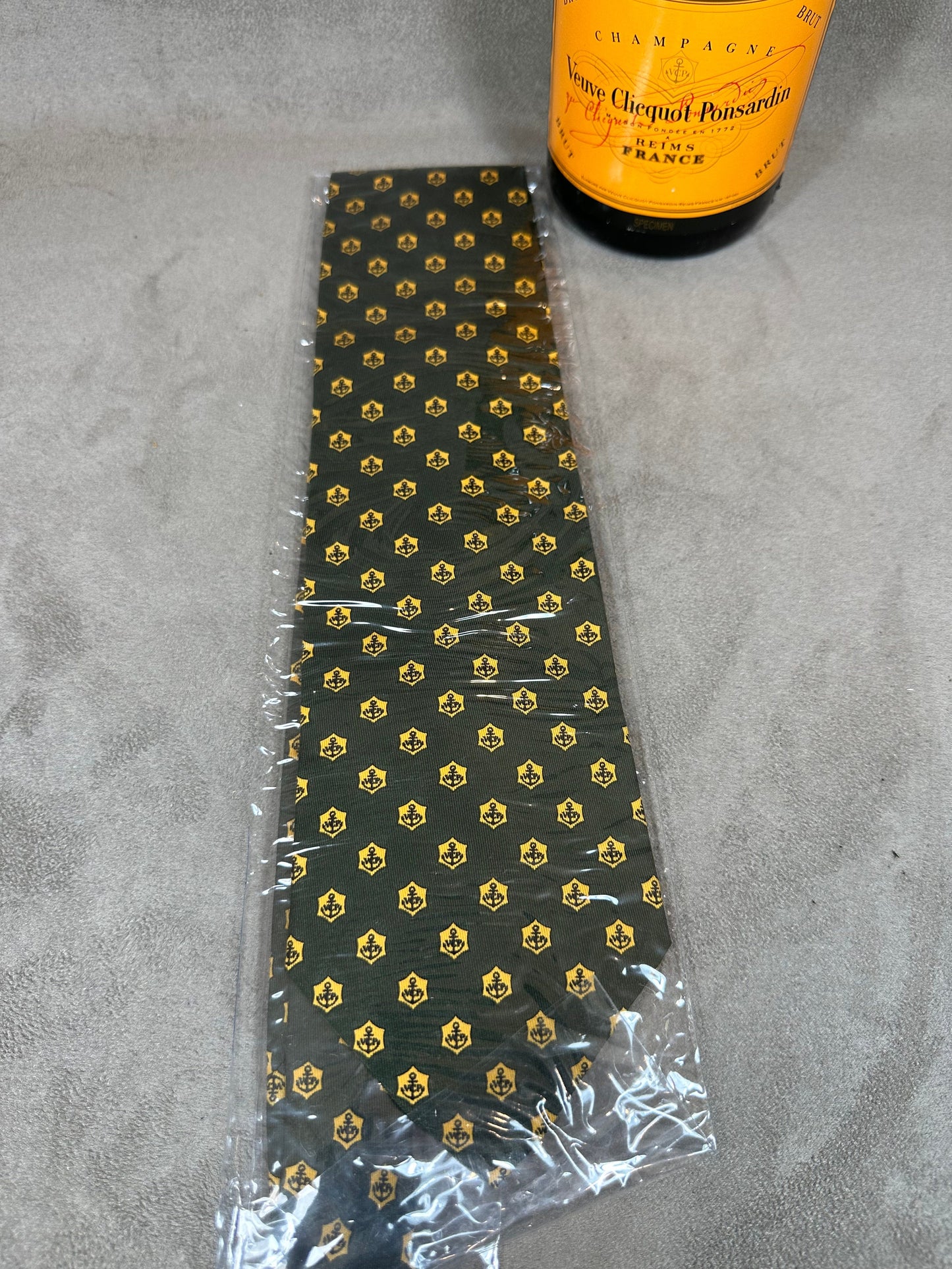 RARE Veuve Clicquot Ponsardin La Grande Dame champagne silk tie vintage new and boxed Made in France