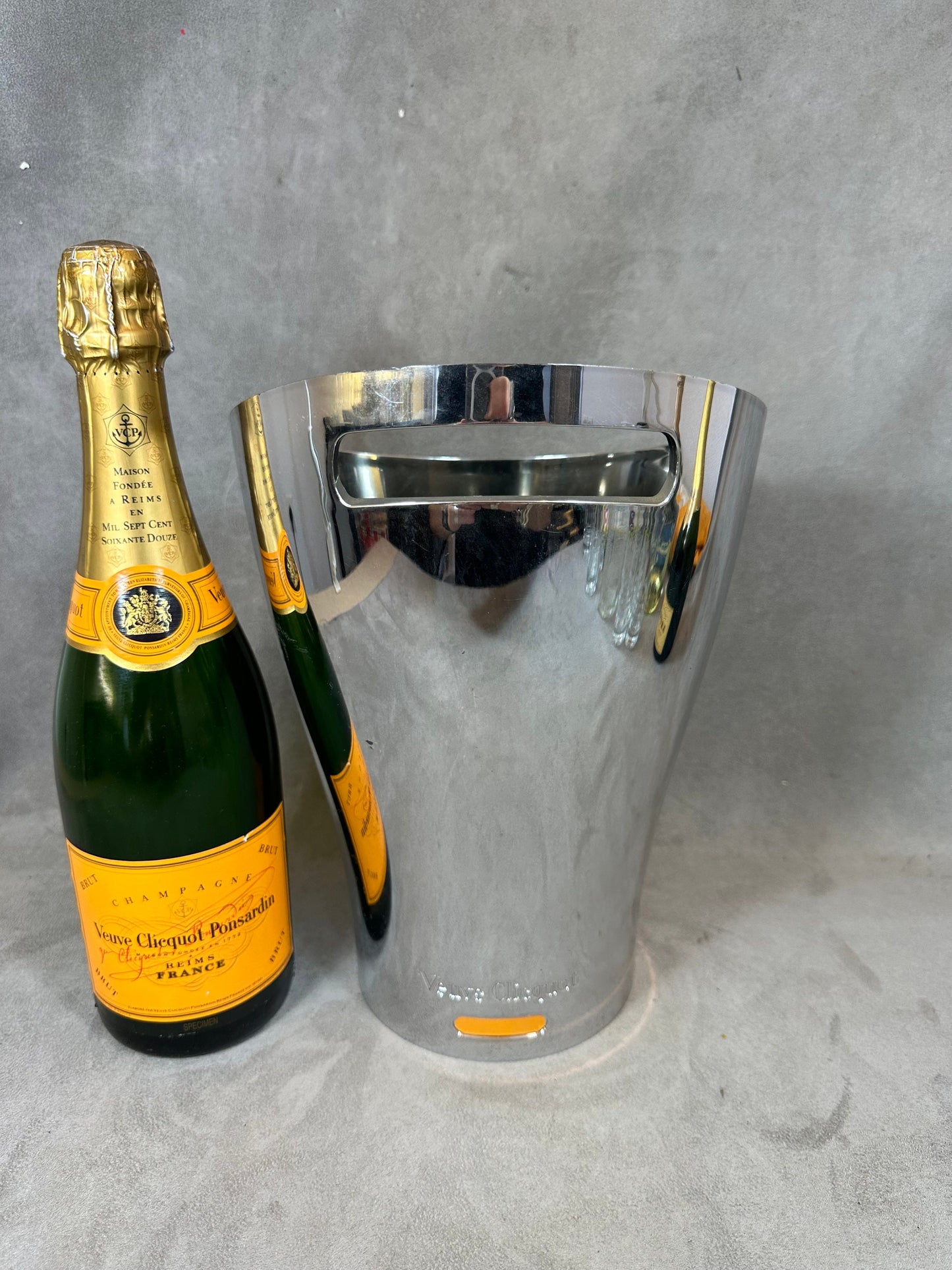 Veuve Clicquot seau La Grande Dame seau acrylique miroir Christophe Pillet pour bouteille de champagne  Champagne Made in France