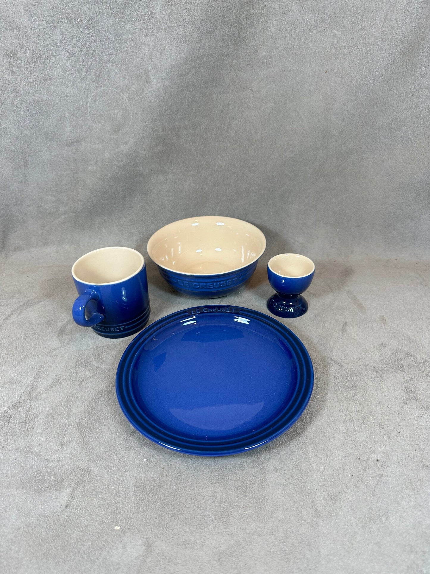 RARE Set complet Le Creuset junior bleu avec bol, tasse, assiette et coquetier vintage Made in France Années 2000