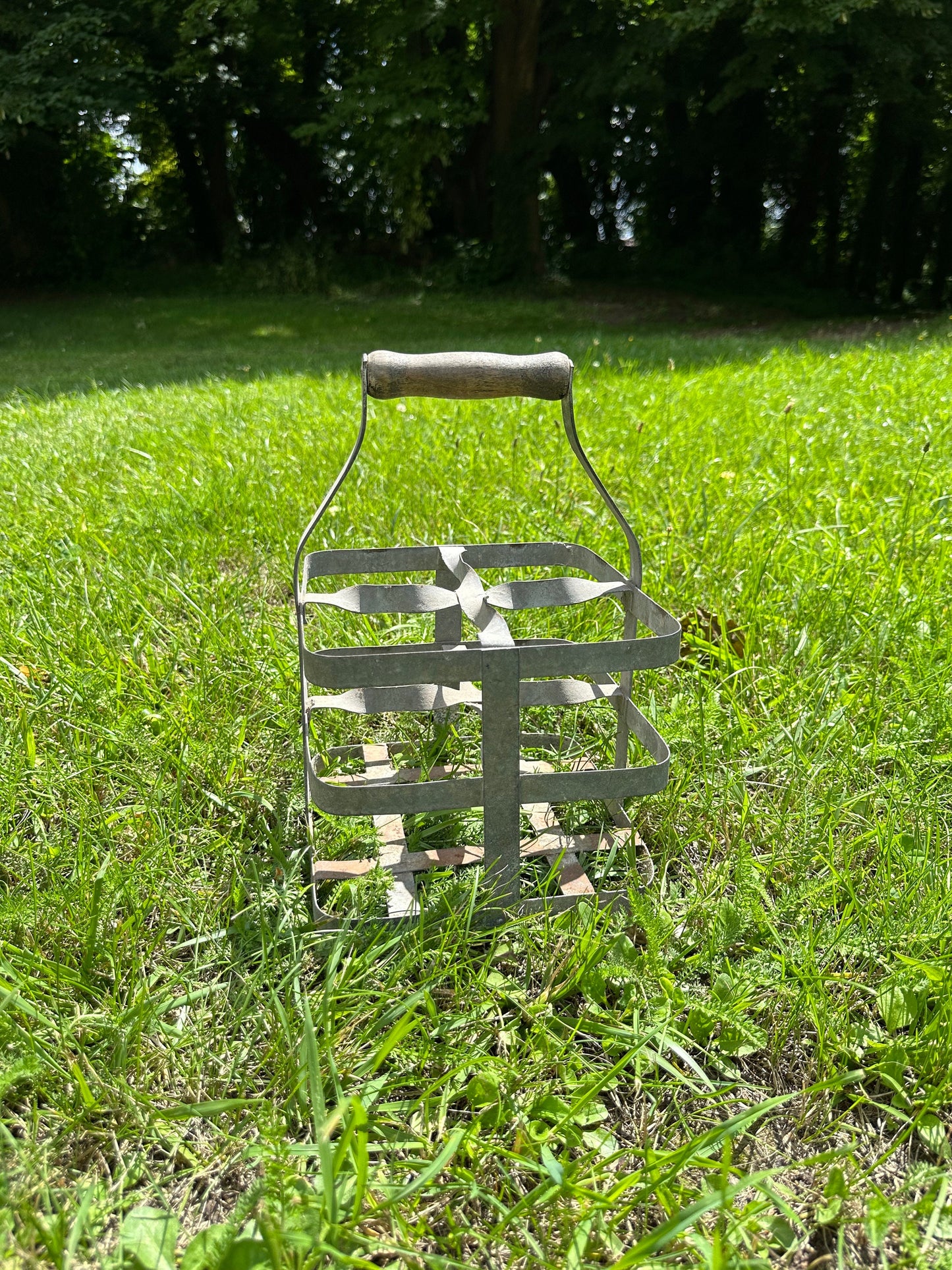 Basket for 4 bottles old in metal and wood Made in France vintage 1950s