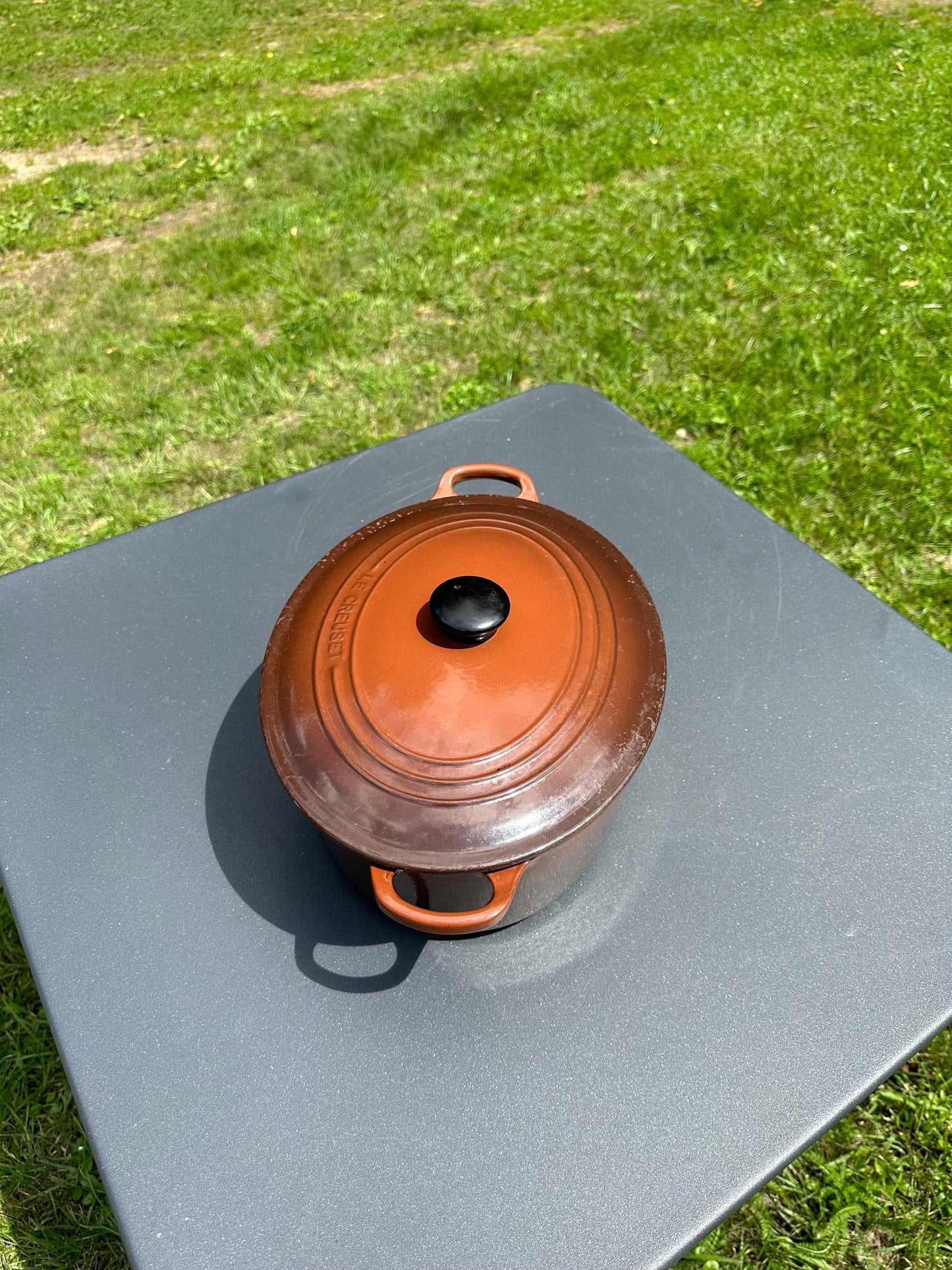 Vintage Le Creuset Cousance Braune Auflaufform aus Gusseisen, hergestellt in Frankreich, 1980er Jahre