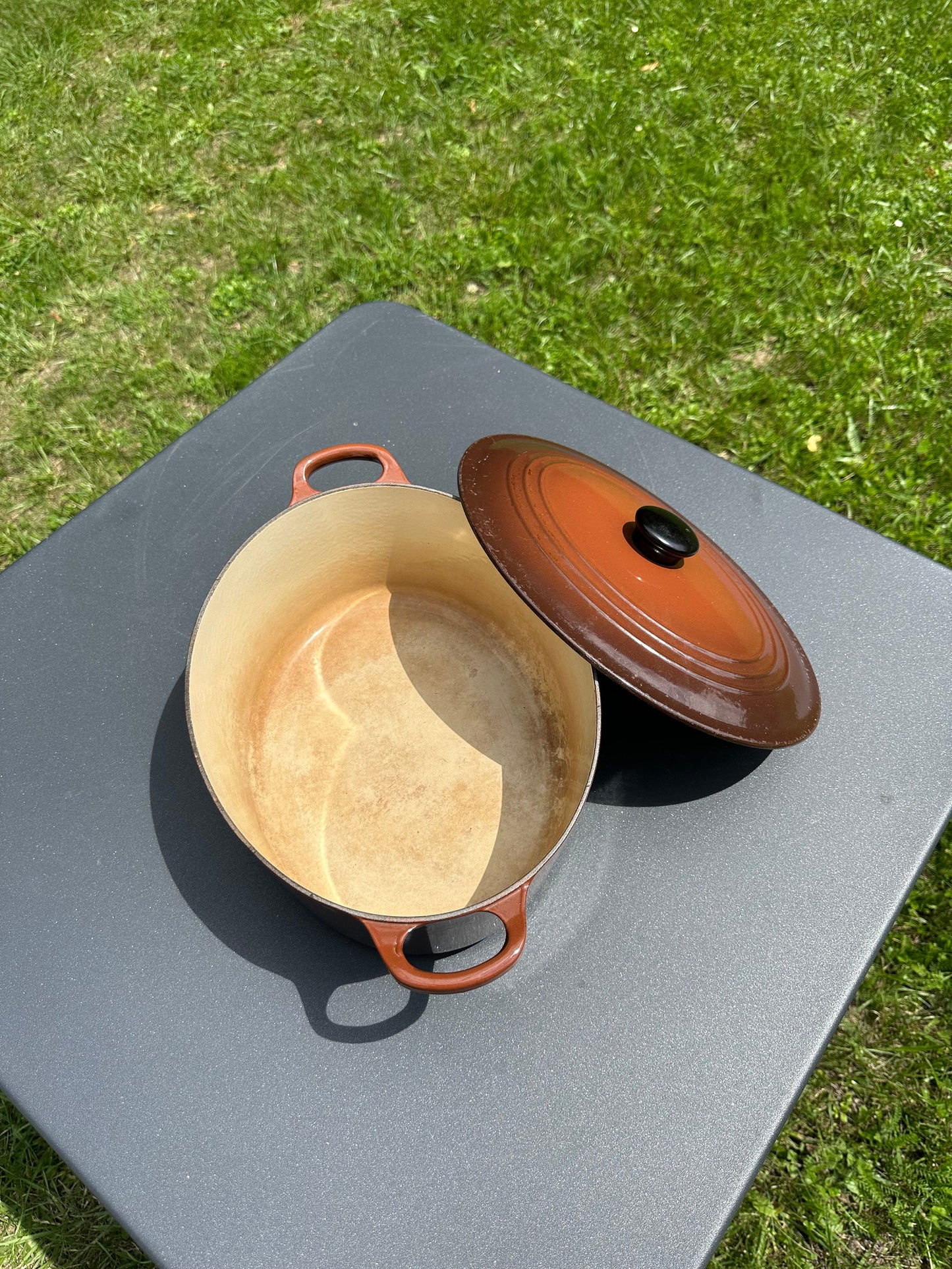 Vintage Le Creuset Cousance Braune Auflaufform aus Gusseisen, hergestellt in Frankreich, 1980er Jahre