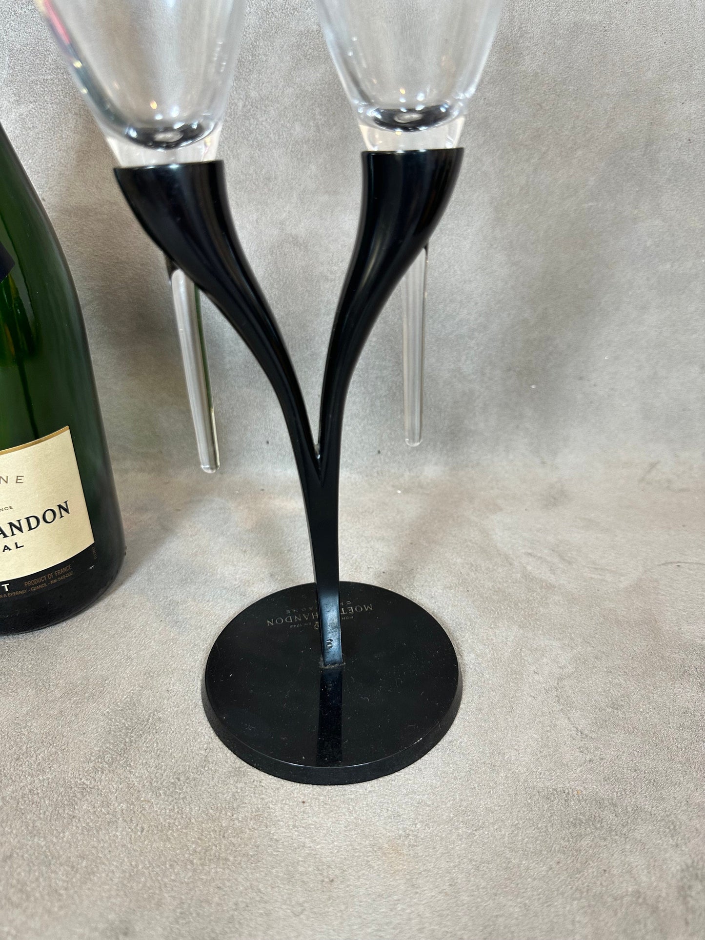 SELTENES Toi &amp; Moi von zwei Moet et Chandon Champagnergläsern aus Vintage-Glas und Metall. Hergestellt in Frankreich von Philippe Di Méo Reso Design