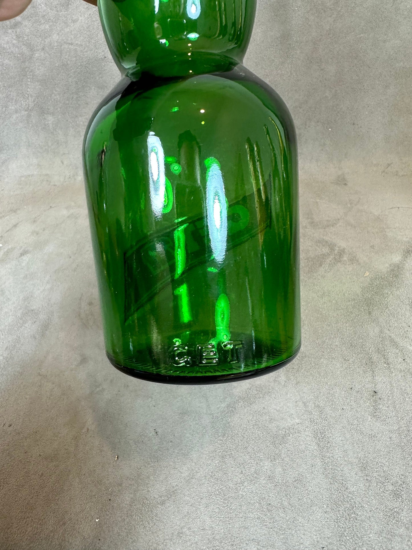 Get 27 vintage glass jug Made in France 1970