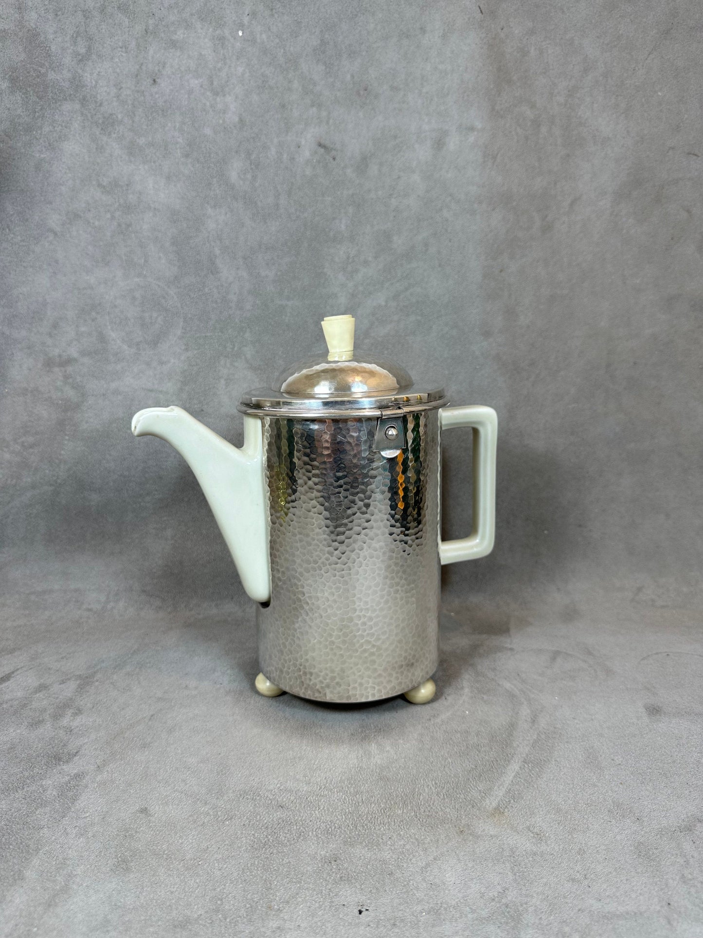 SEHR SELTENE Art Deco Bauhaus Hutschenreuther gehämmerte Metall Kaffeemaschine WMF Cozy 1 Liter 1930