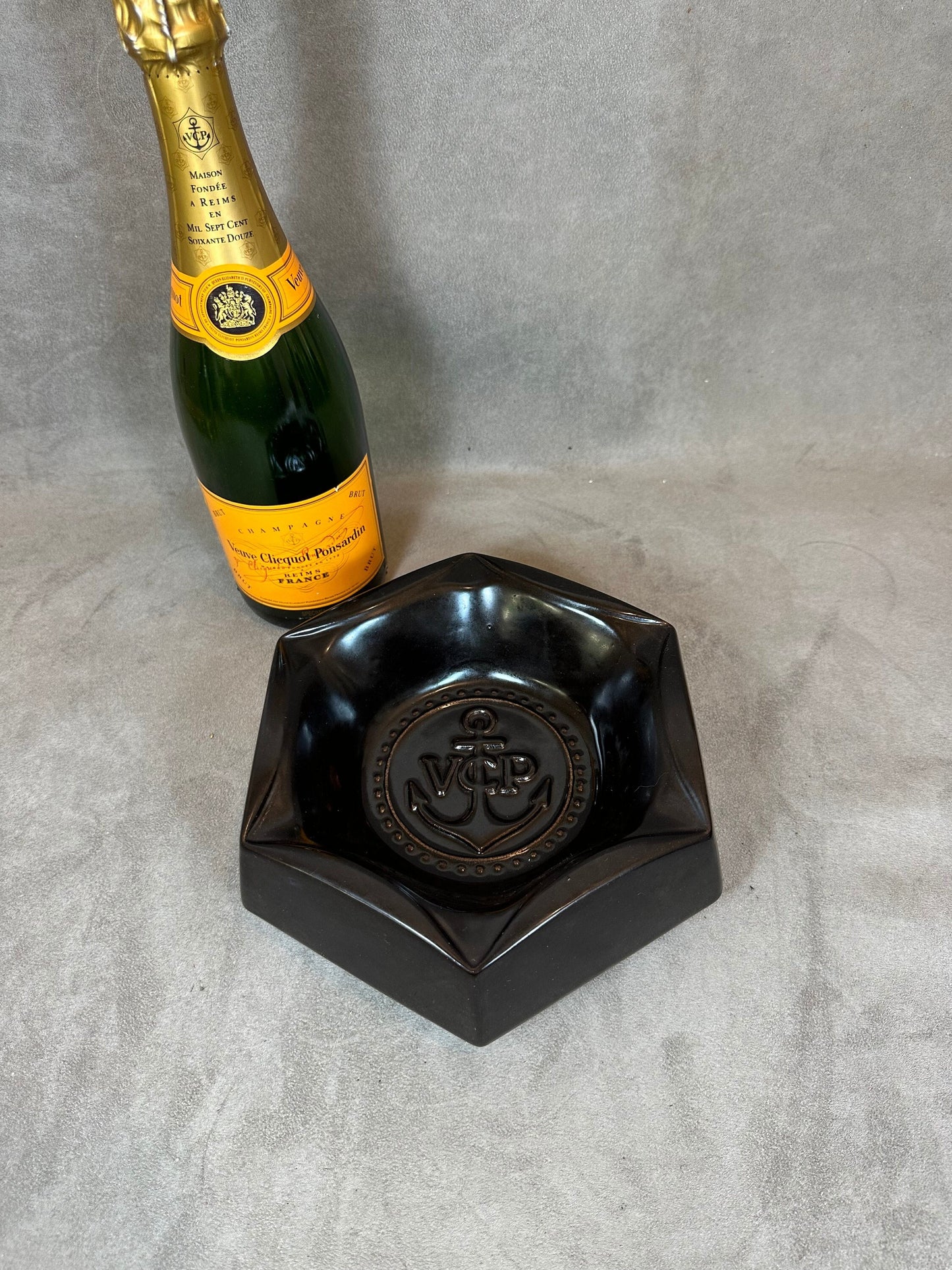 RARE Magnifique cendrier Veuve Clicquot en céramique marron vintage Made in France