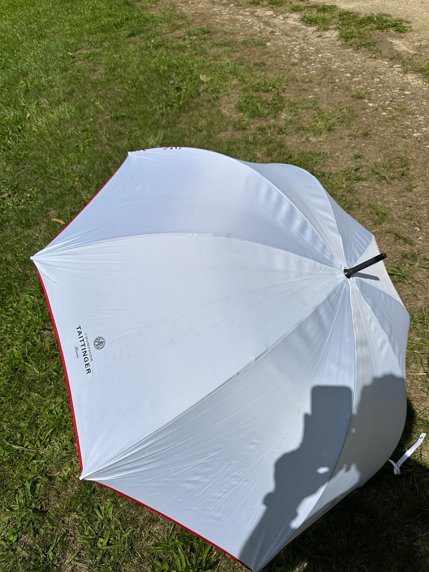 RARE Parapluie Taittinger en polyester blanc et rouge vintage Made in France