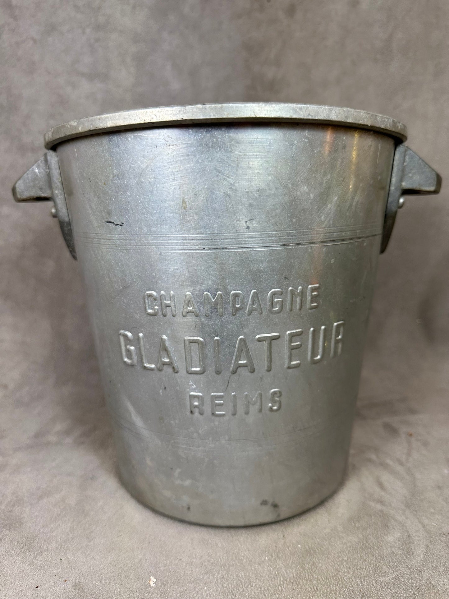 RARE Seau à Champagne en aluminium Champagne Gladiateur Reims maison disparue appartenant à Roederer  Années 1930