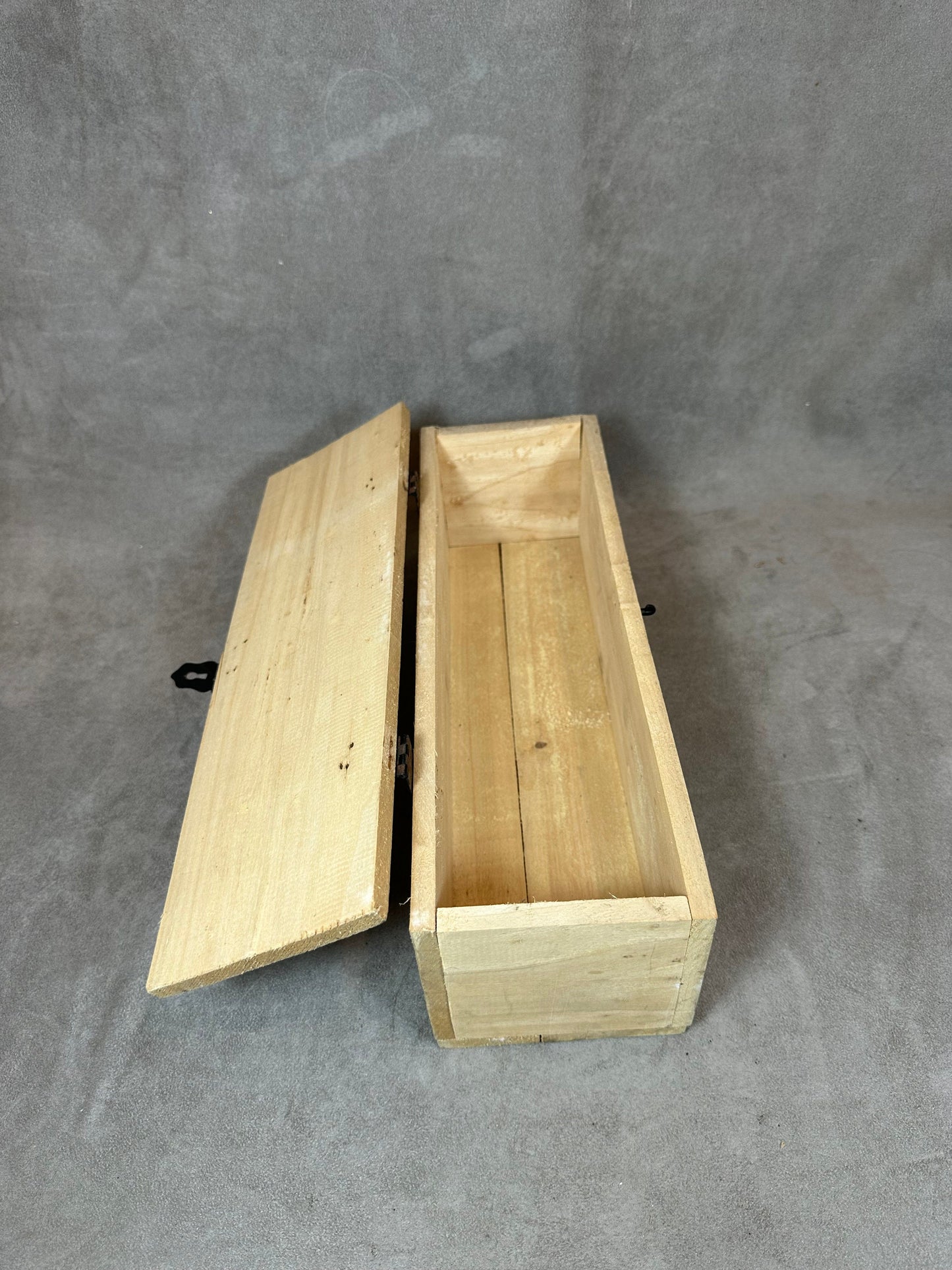 Caisse en bois pour  bouteilles de champagne Bollinger Made in France Années 1960