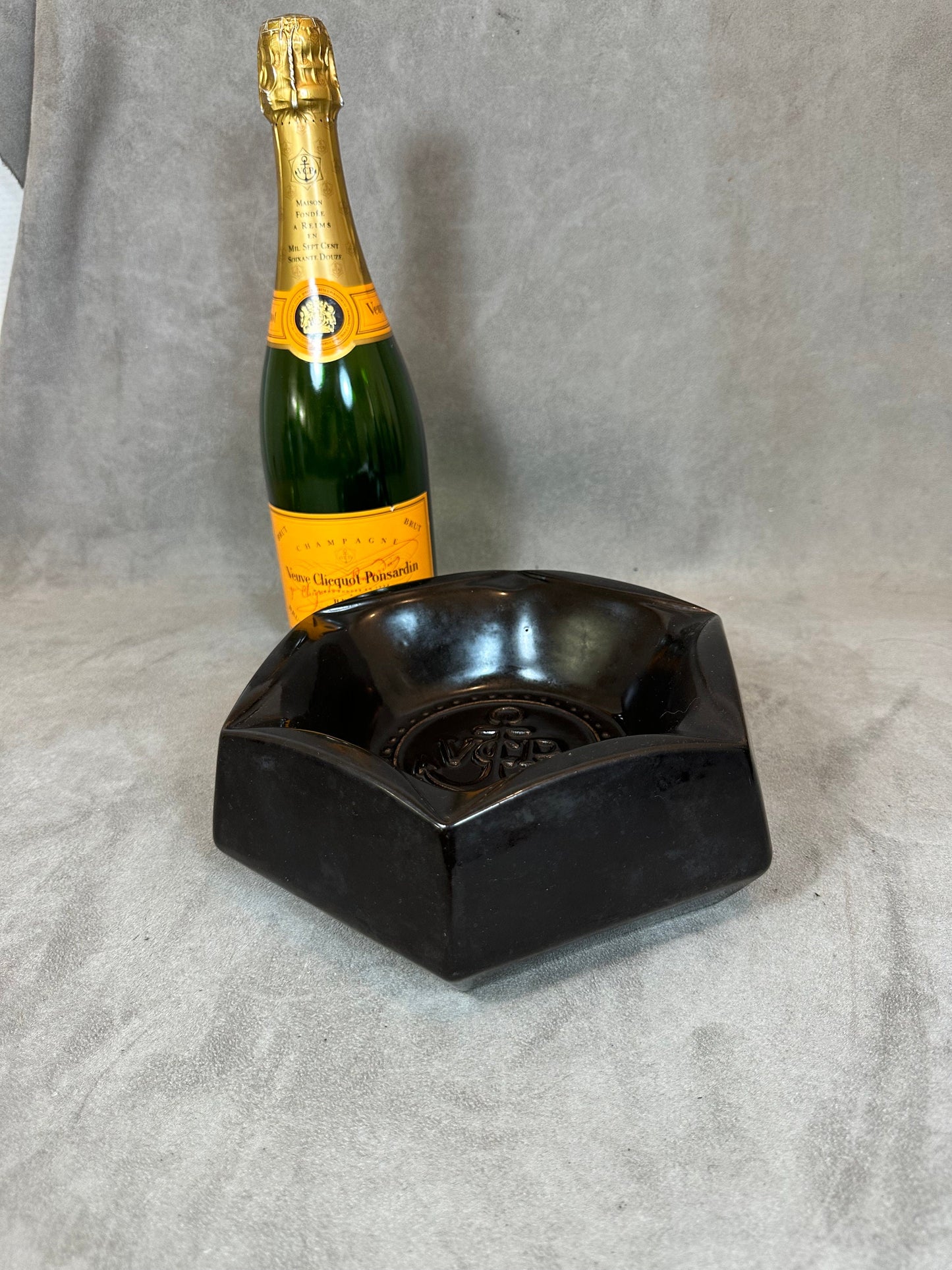 RARE Magnifique cendrier Veuve Clicquot en céramique marron vintage Made in France