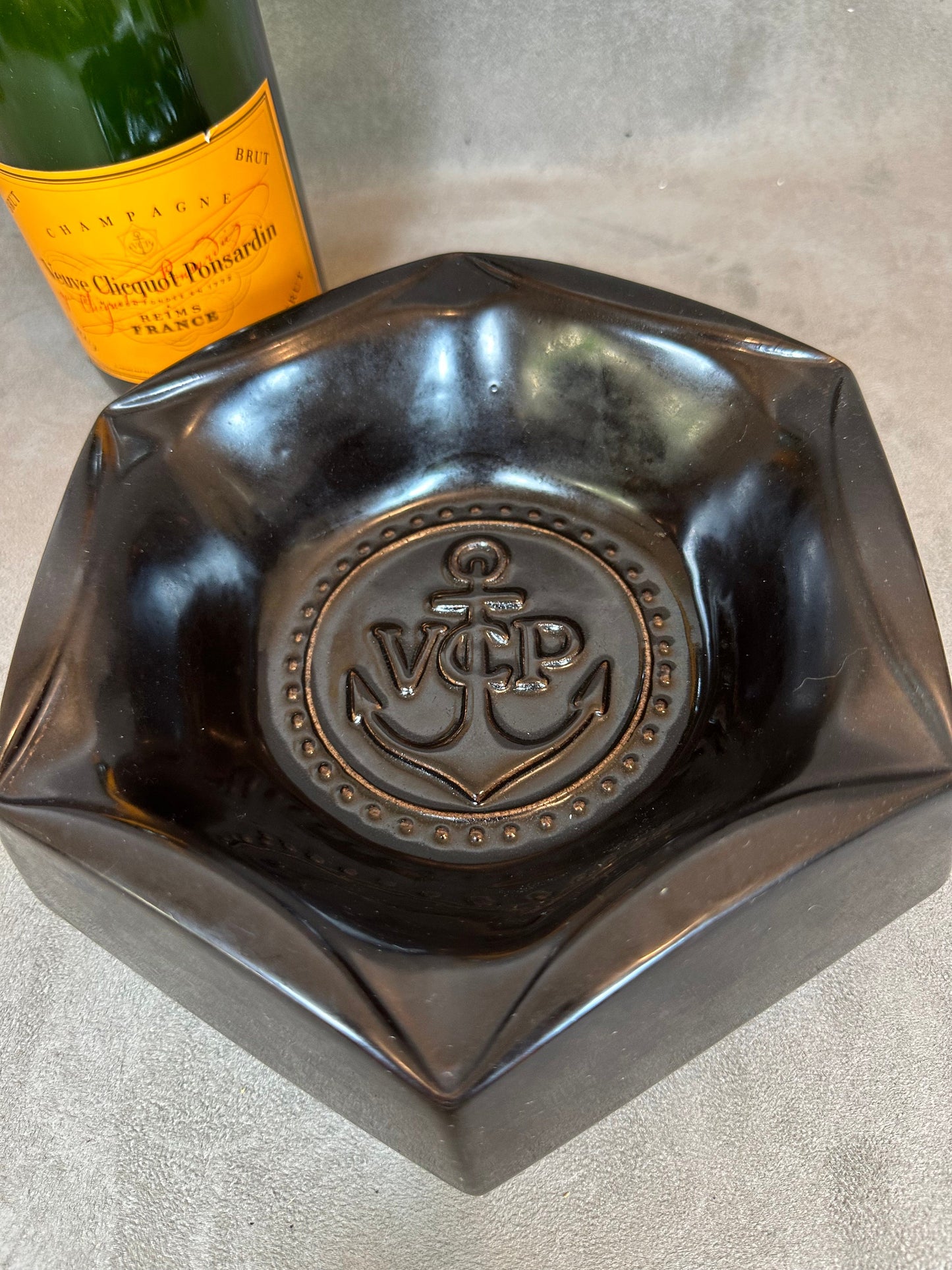 RARE Magnifique cendrier Veuve Clicquot en céramique marron vintage Made in France