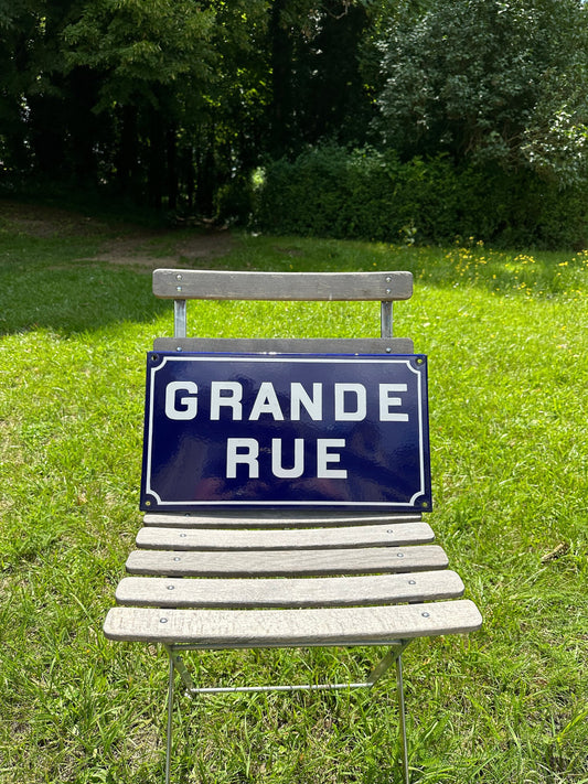 SELTENES französisches Vintage-Straßenschild „GRANDE RUE“ aus blau emailliertem Blech. Hergestellt in Frankreich 1950