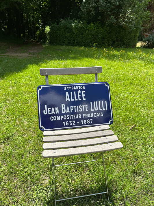 SELTENES französisches Vintage-Straßenschild „Jean Baptiste Lully, französischer Komponist“ aus blau emailliertem Blech. Hergestellt in Frankreich 1950