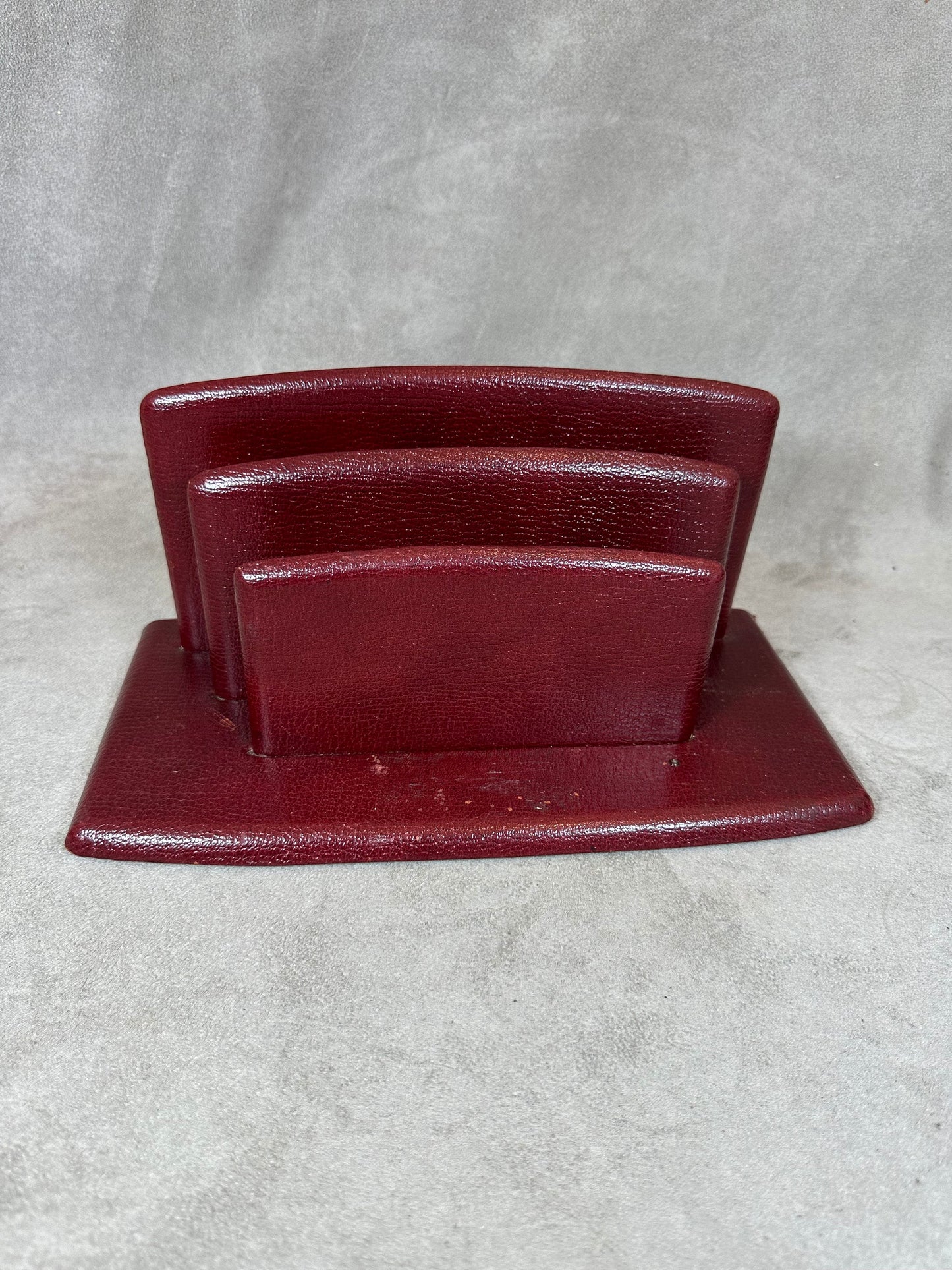 Porte lettre trieur Le Tanneur en cuir rouge bordeaux vintage Made in France 1970