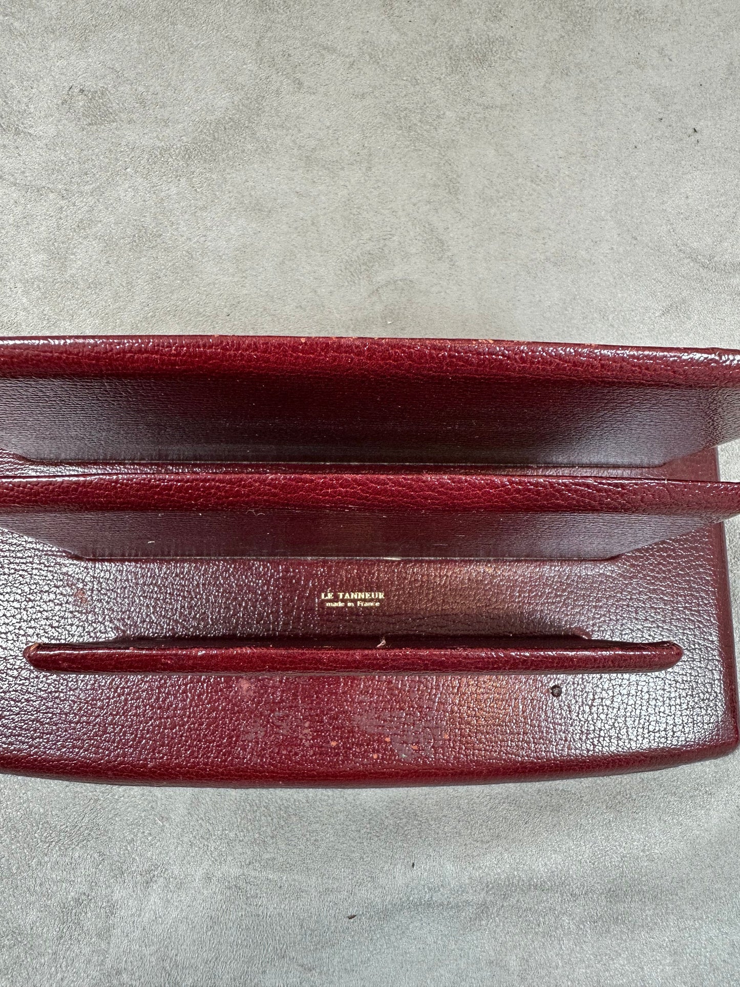 Porte lettre trieur Le Tanneur en cuir rouge bordeaux vintage Made in France 1970