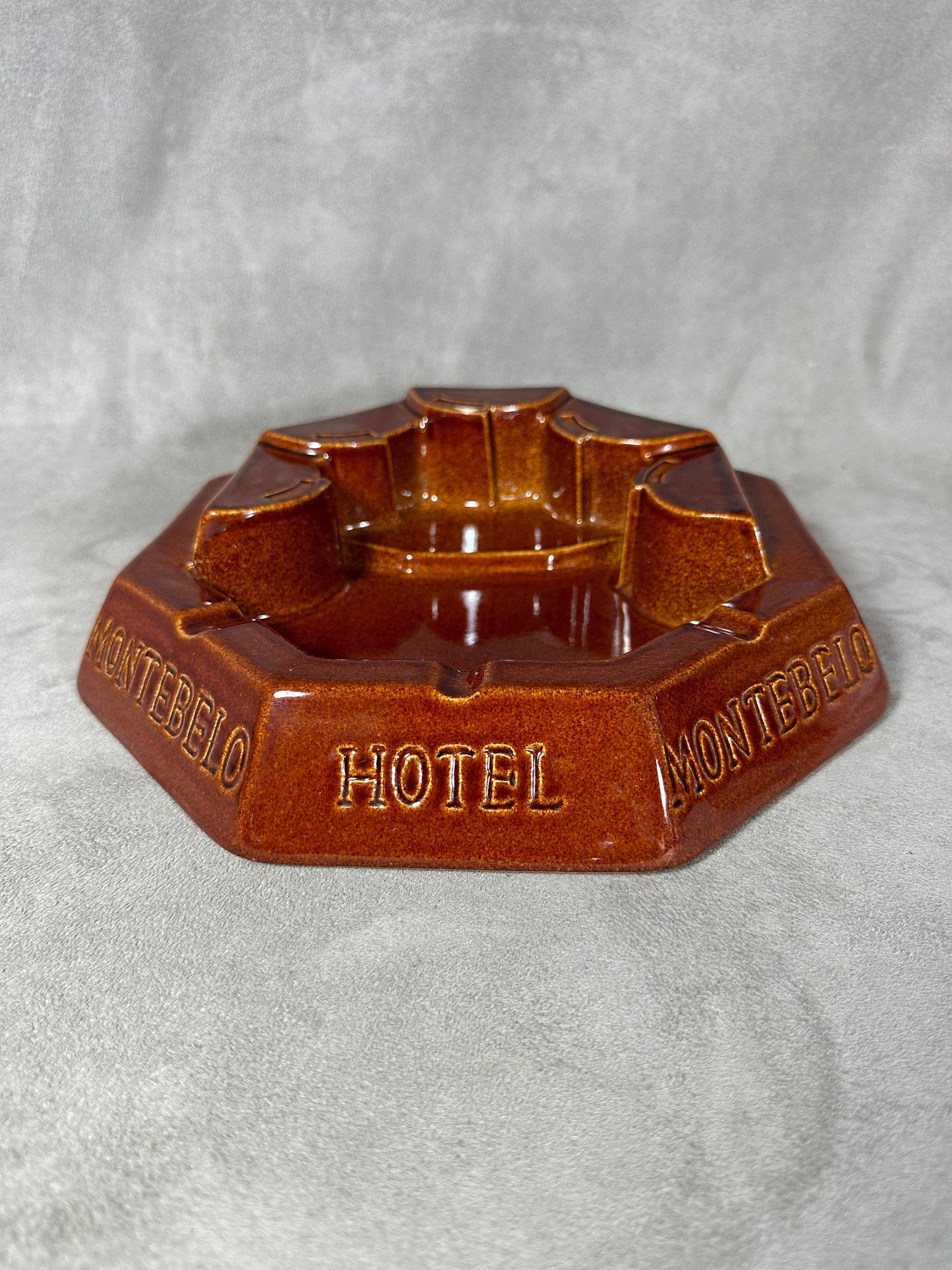 RARE Gros cendrier Hotel Montebelo vintage en terre cuite marron Années 1970