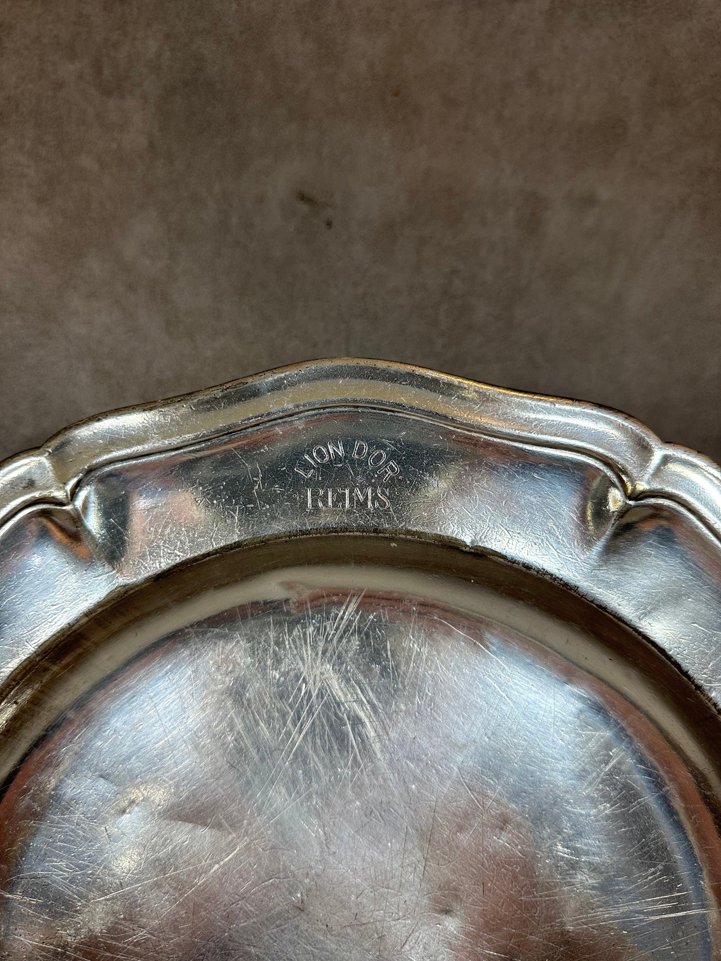 RARE Large Christofle presentation plate in silver-plated metal marked "Lion d'Or Reims" Made in France 1950