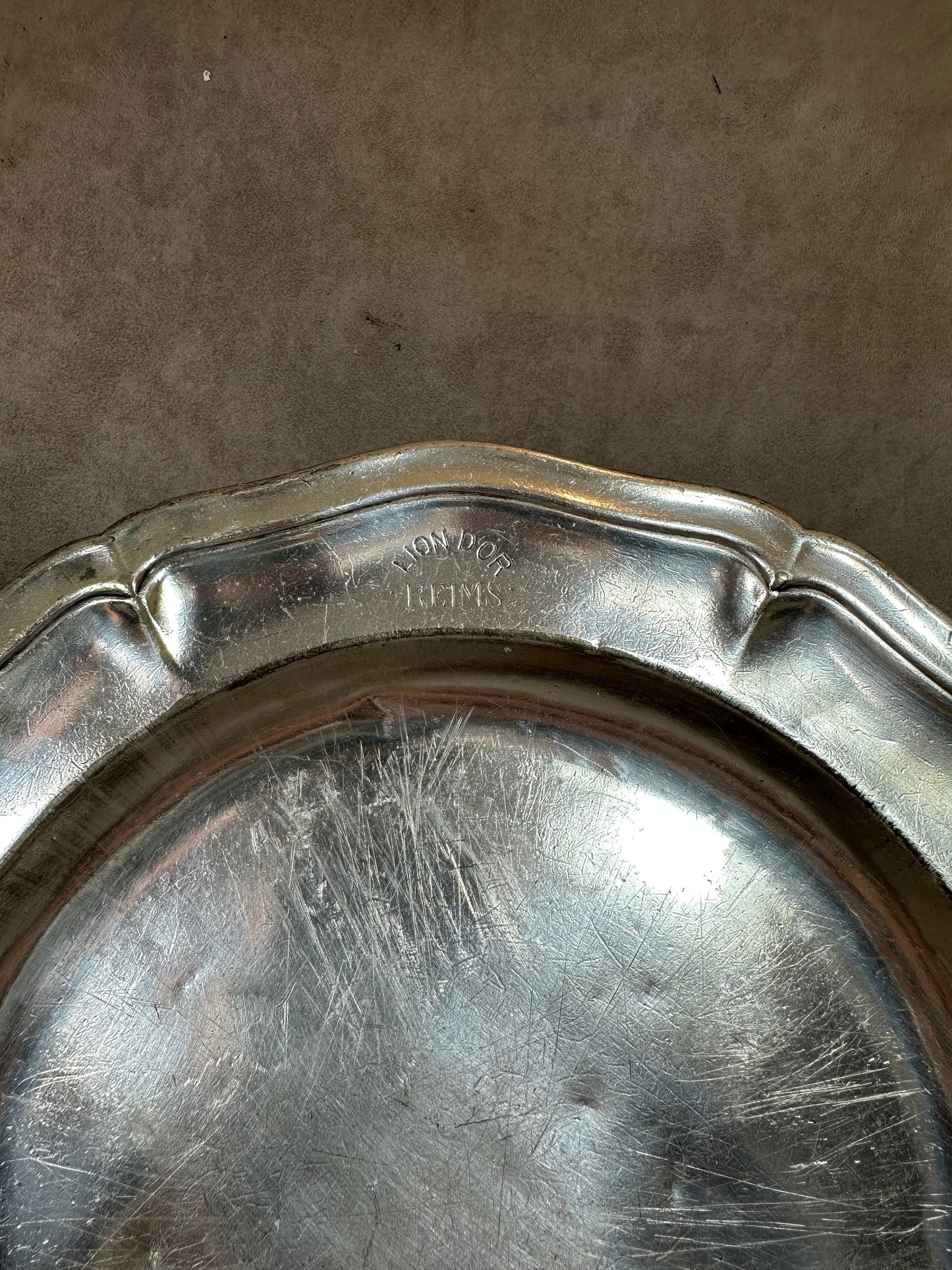 RARE Large Christofle presentation plate in silver-plated metal marked "Lion d'Or Reims" Made in France 1950