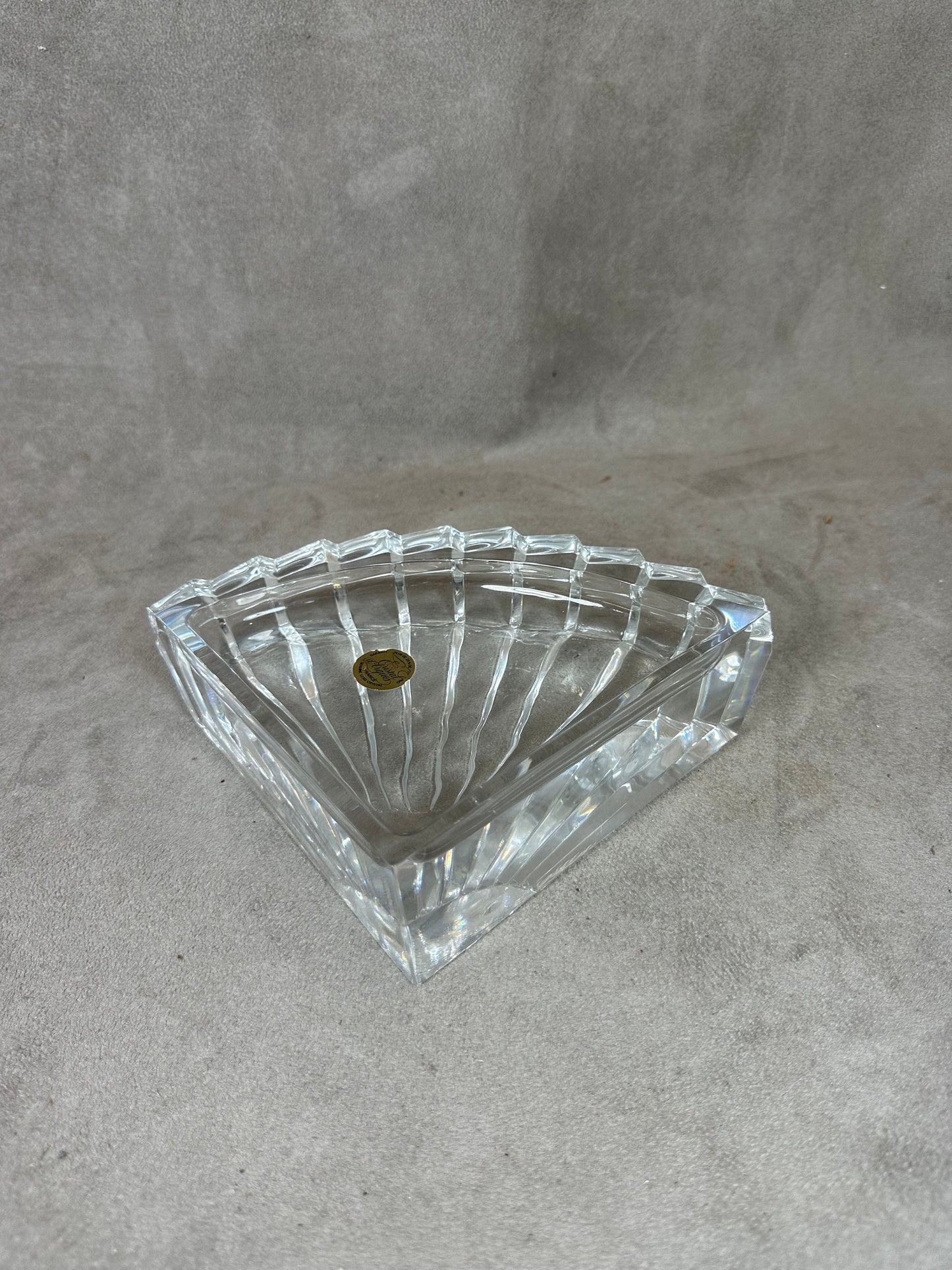 Beautiful vintage thick crystal ashtray Cristal d'Arques in the shape of a shell Made in France