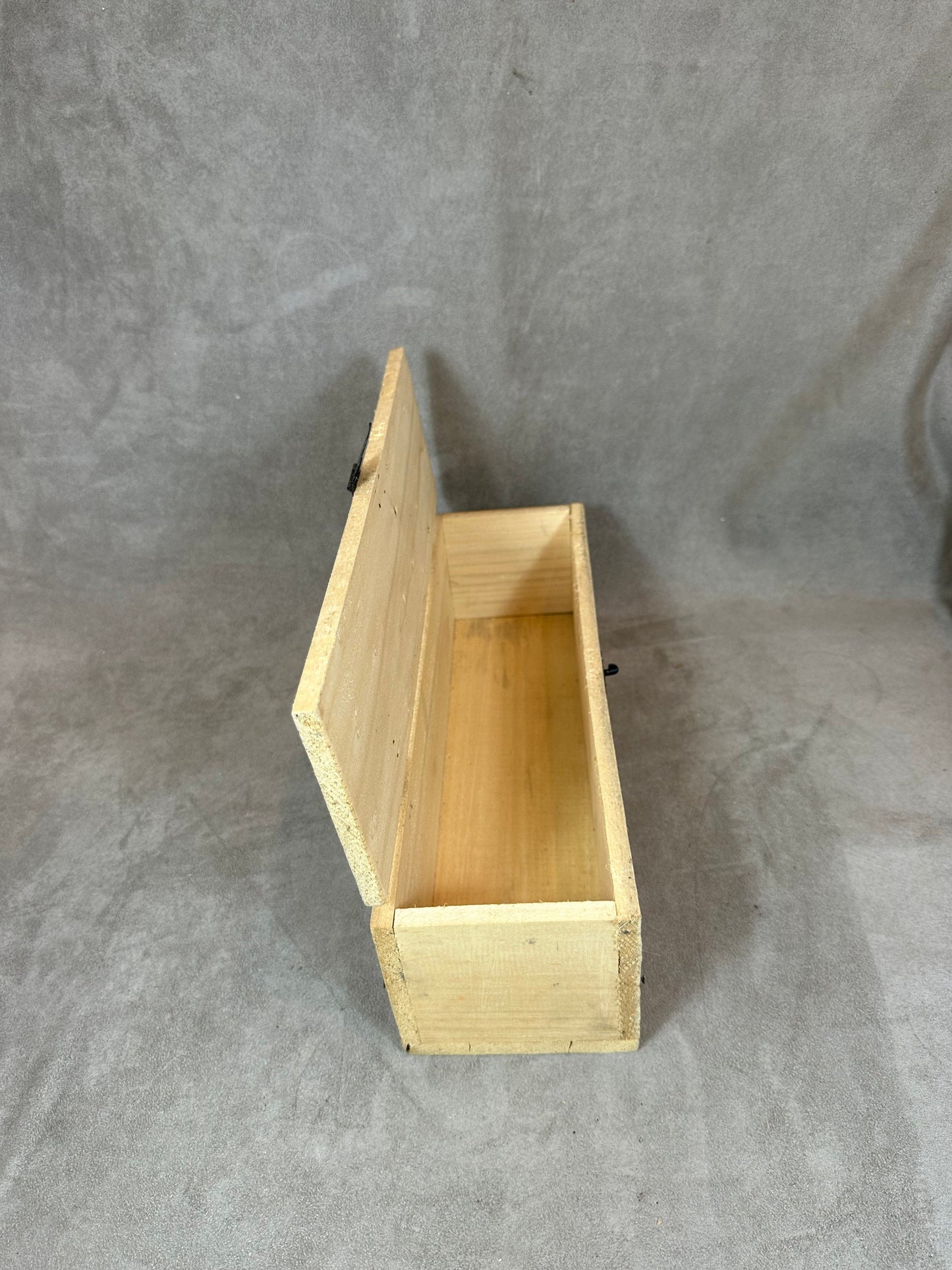 Caisse en bois pour  bouteilles de champagne Bollinger Made in France Années 1960