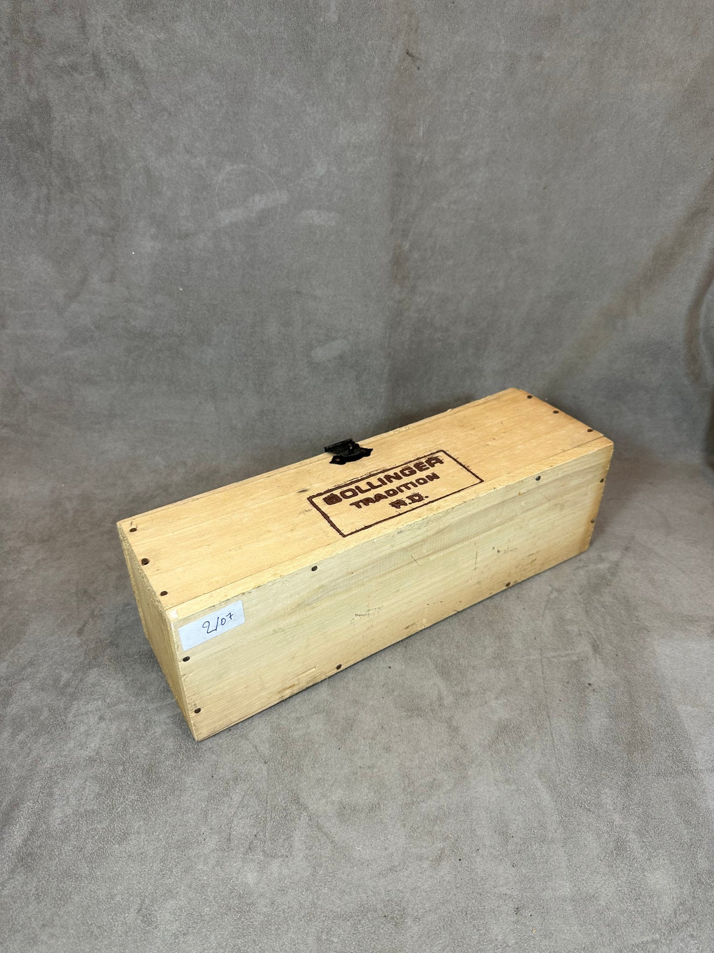 Caisse en bois pour  bouteilles de champagne Bollinger Made in France Années 1960