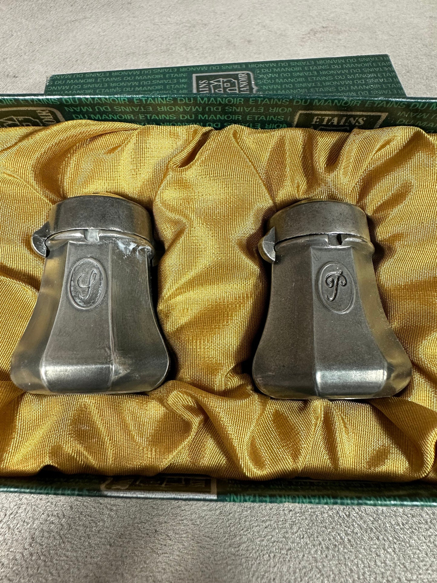 Set of 2 Etains du Manoir salt cellars in solid pewter in original box Made in France 1950s