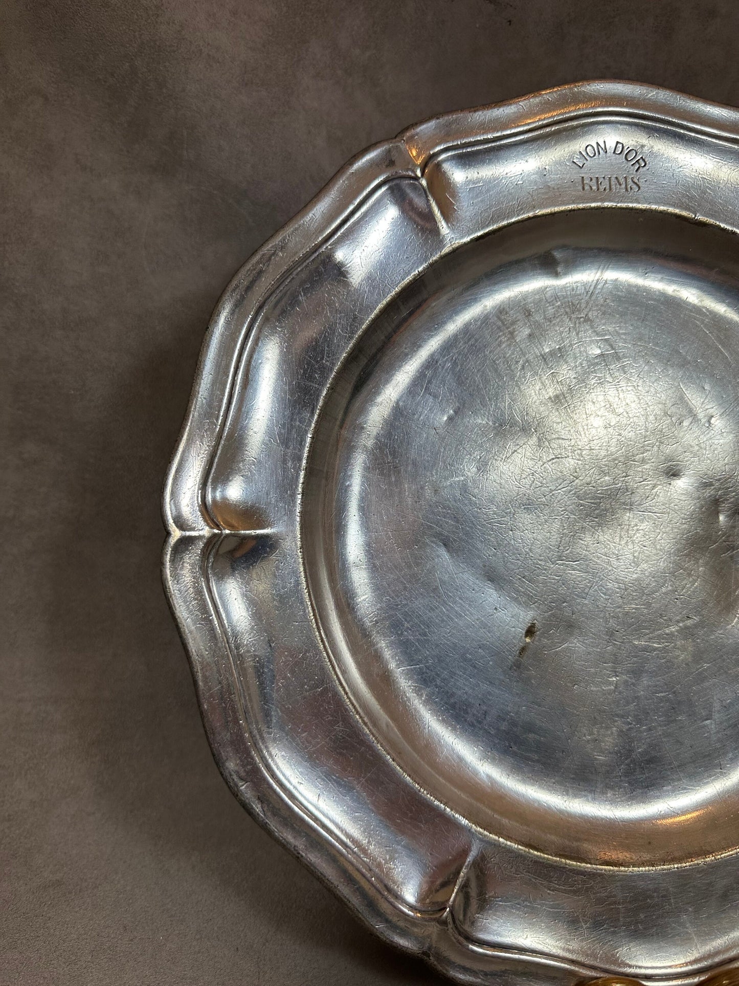 RARE Large Christofle presentation plate in silver-plated metal marked "Lion d'Or Reims" Made in France 1950