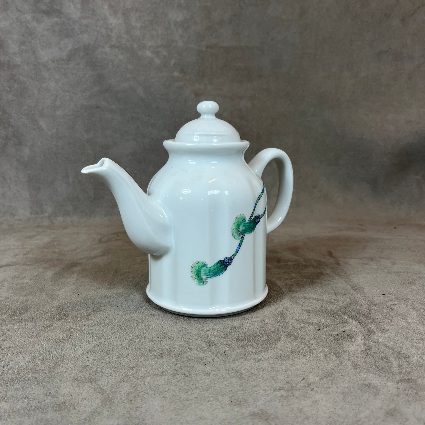Pillivuyt coffee pot in white porcelain with tassel decoration Natacha line Made in France