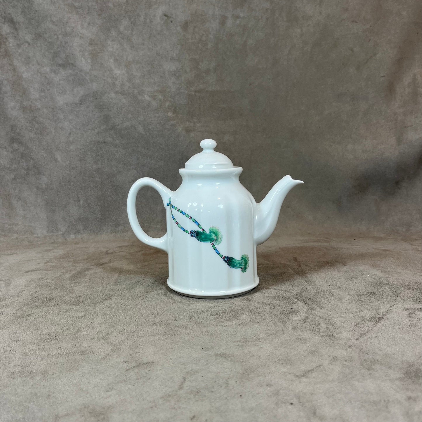 Pillivuyt coffee pot in white porcelain with tassel decoration Natacha line Made in France