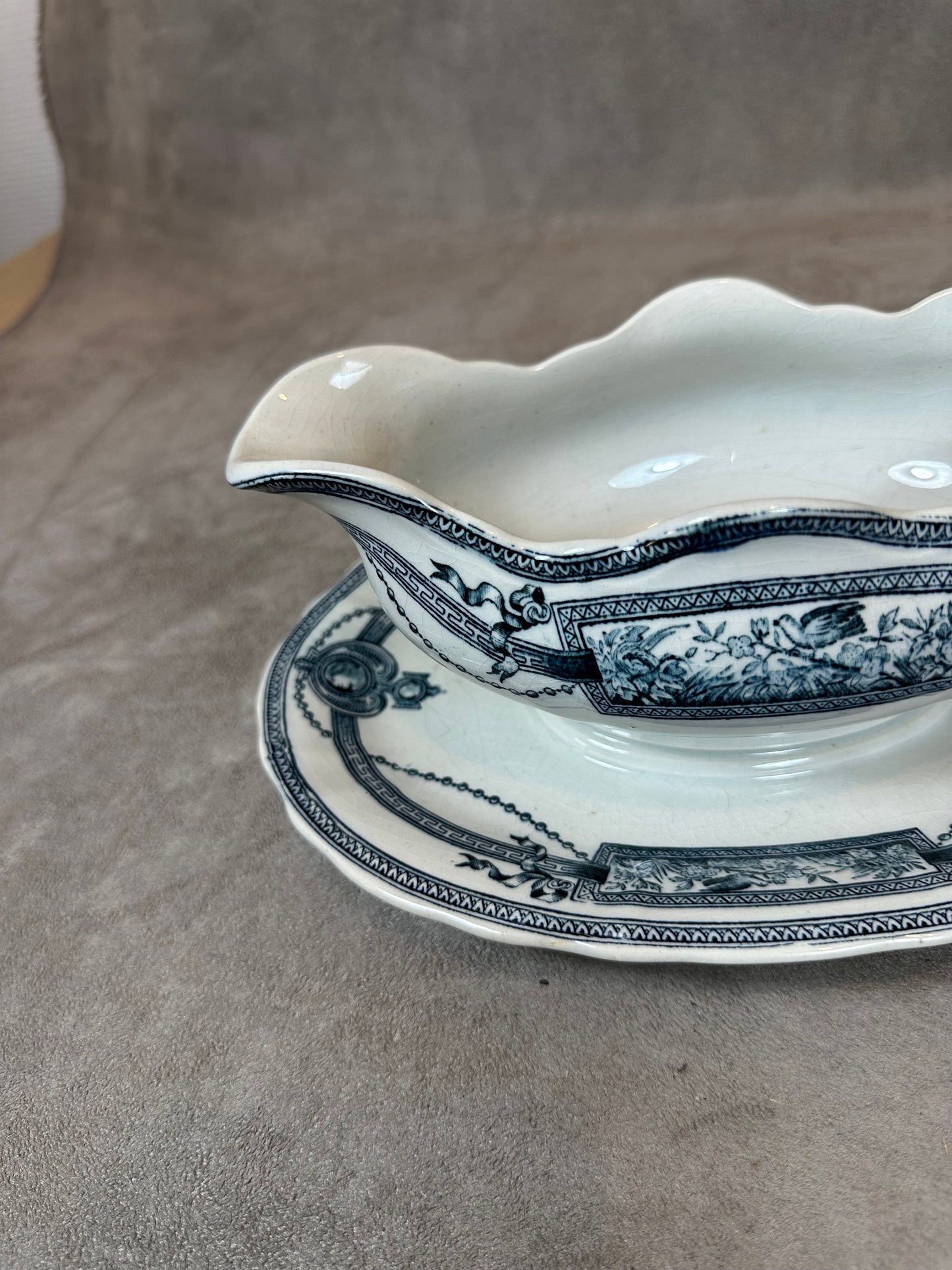 Saucière en Faïence par Saint Amand Hamage Daillon, Made in France, Vintage 1900