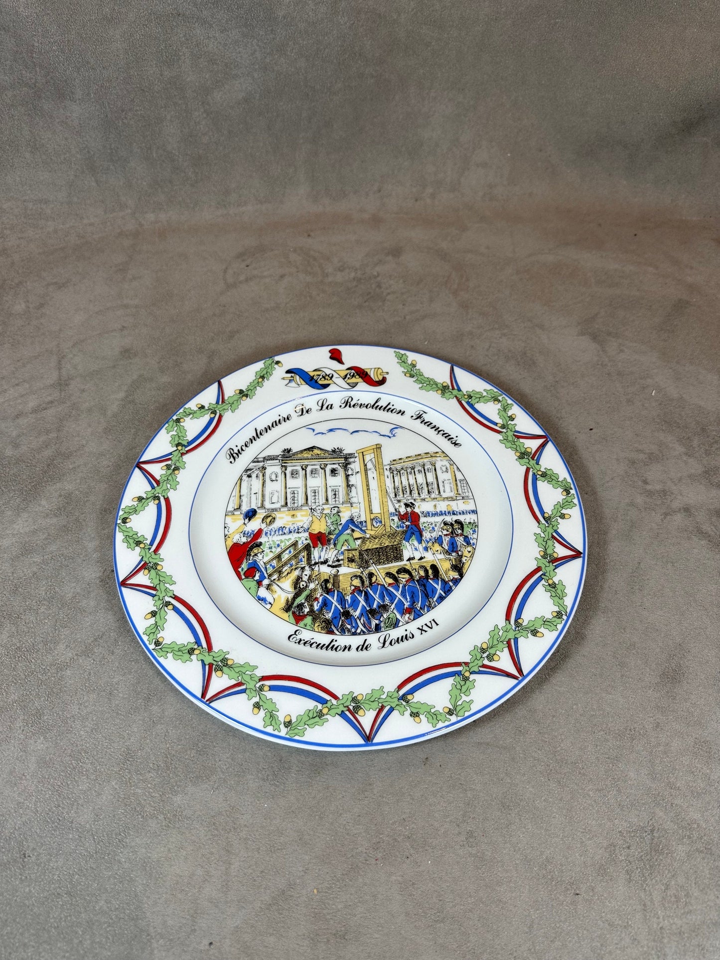 Assiette en Céramique du Bicentenaire de la Révolution Française Exécution de Louis XVI par Apilco, Made in France, Vintage 1980