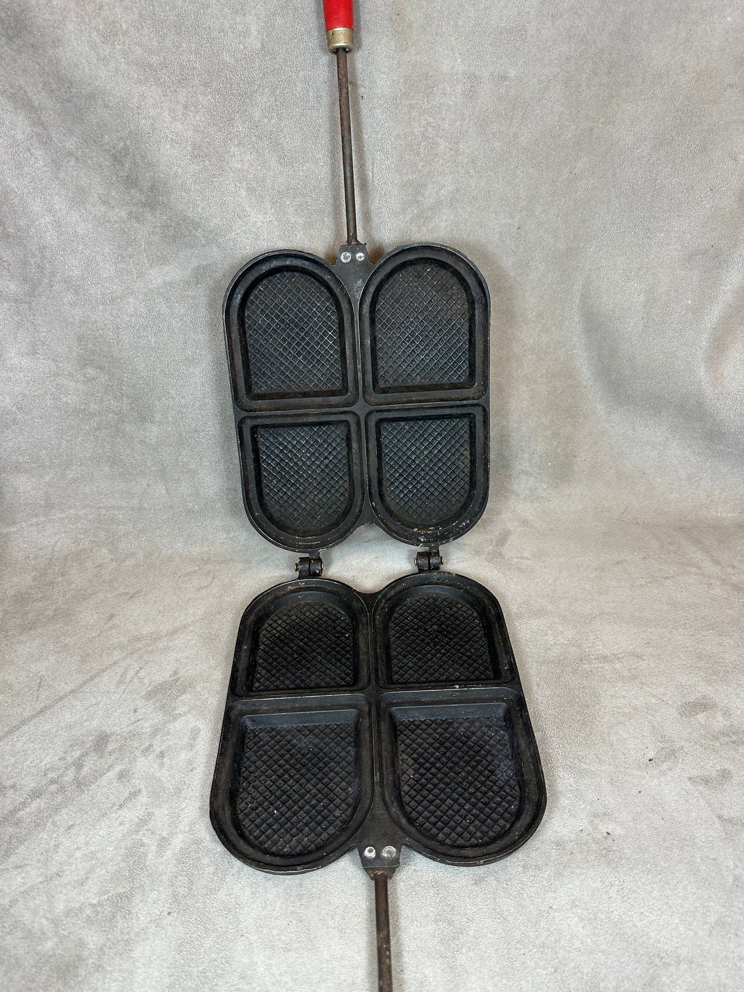 Appareil à croque-monsieur CROKATOU plaques en fonte d'aluminium avec poignées en bois toasteur ancien Vintage Made in France 1970