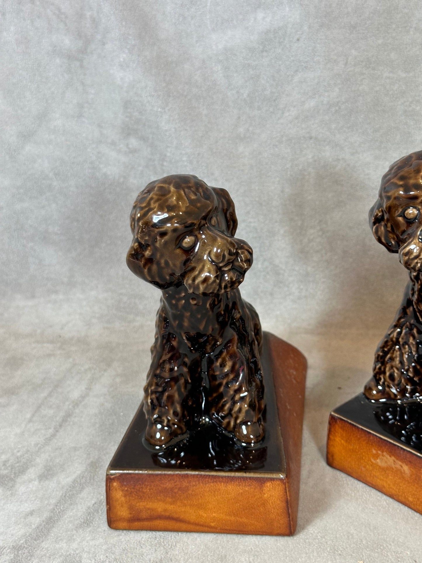 RARE Set of 2 beautiful dog-shaped bookends in brown enameled earthenware with vintage leather base 1970