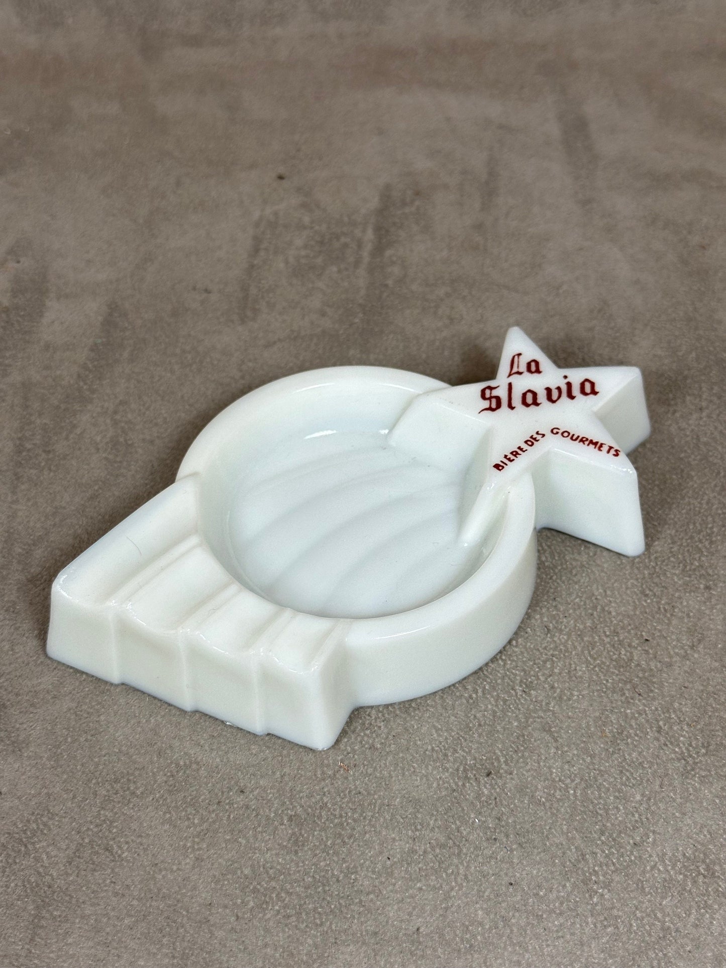 La Slavia beer ashtray in white and red vintage glass Made in France