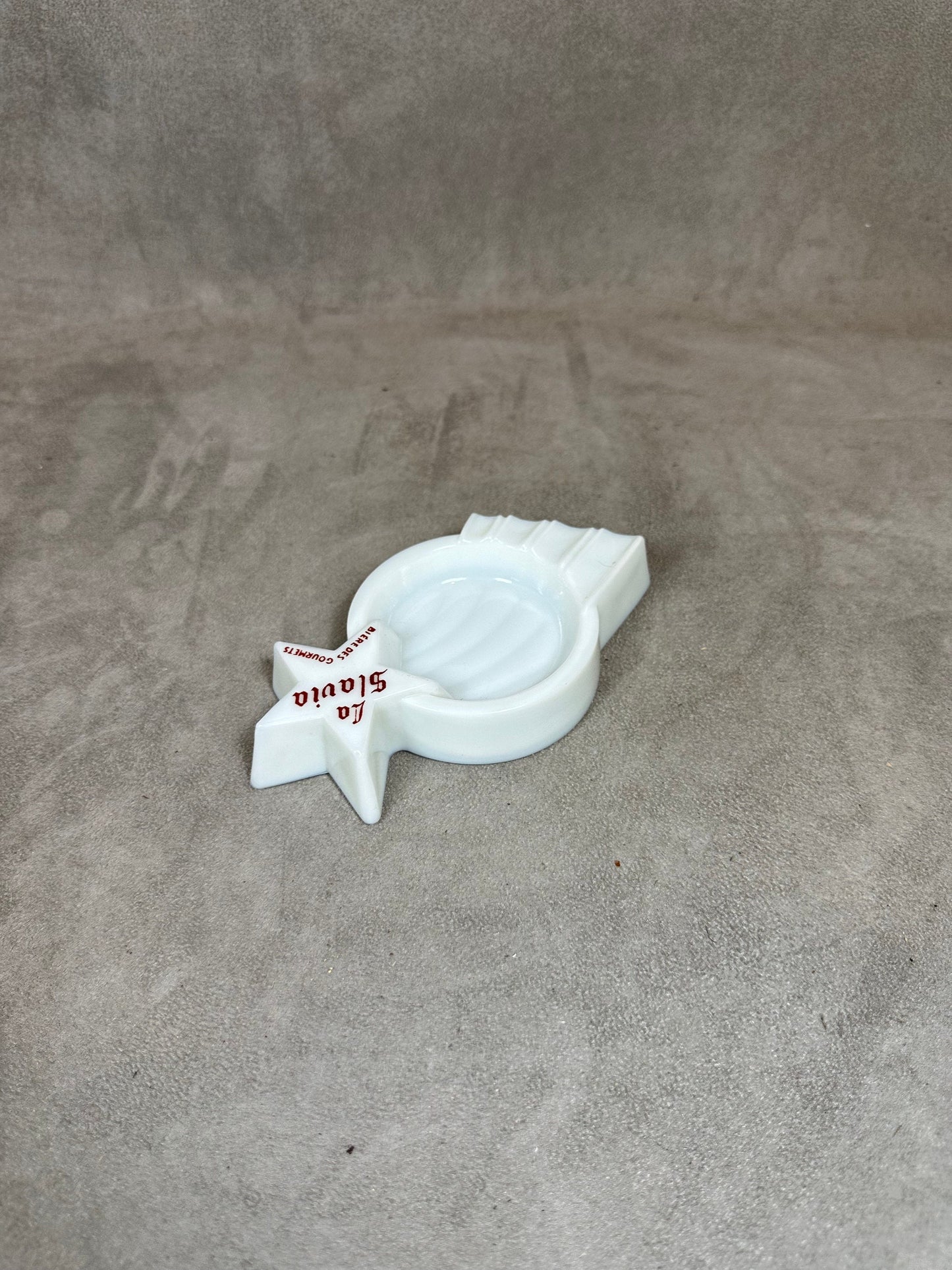 La Slavia beer ashtray in white and red vintage glass Made in France